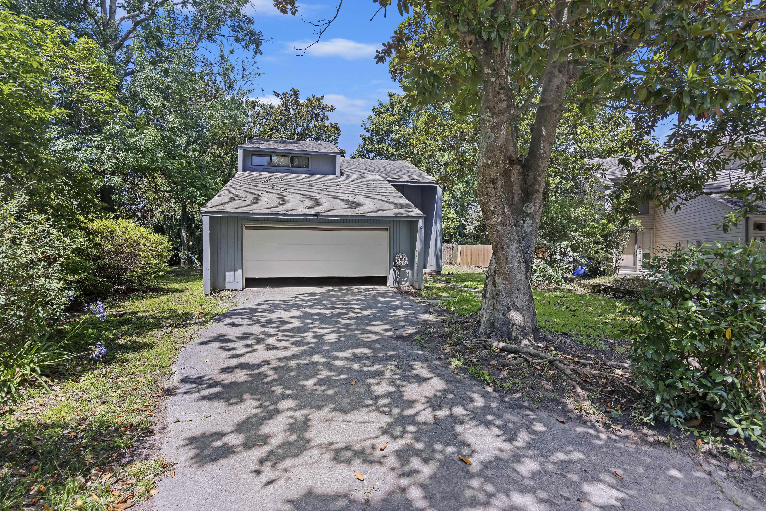 9 Stallion Court