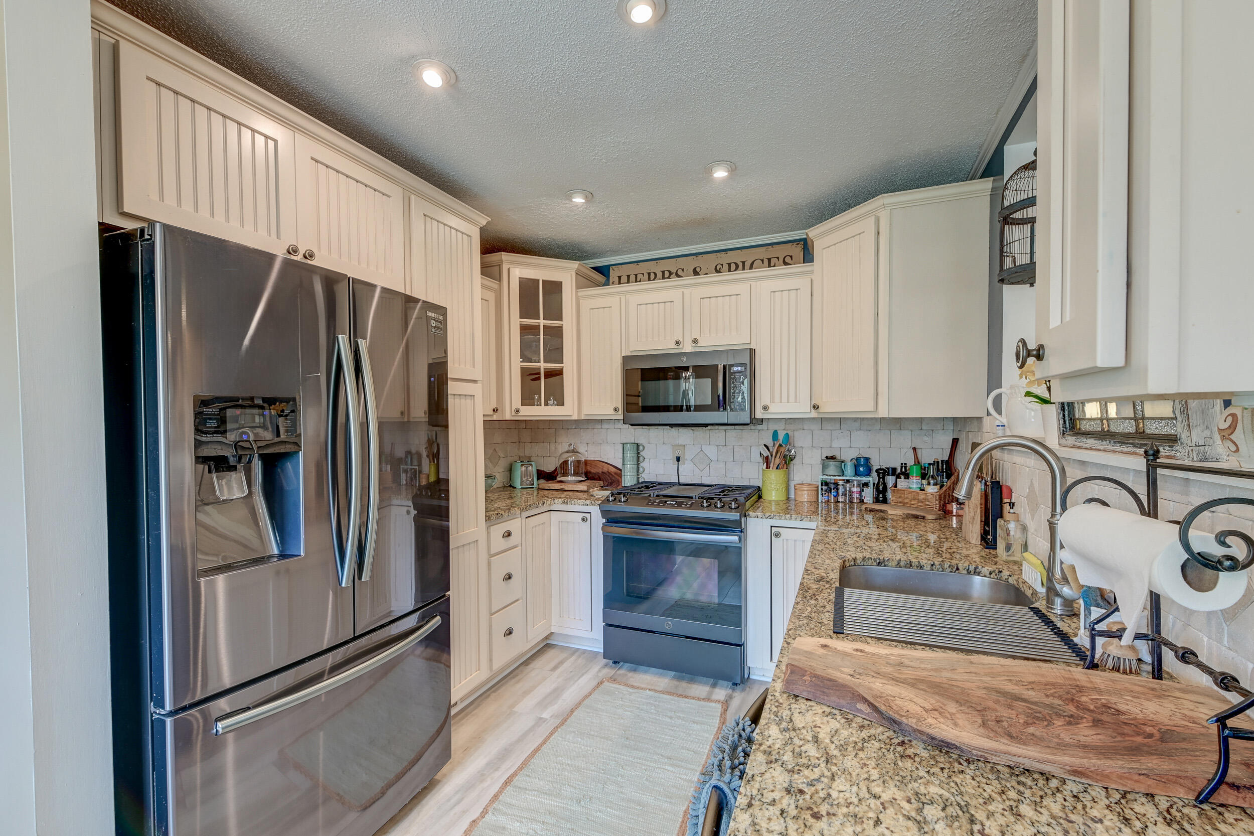 633 Schooner Road