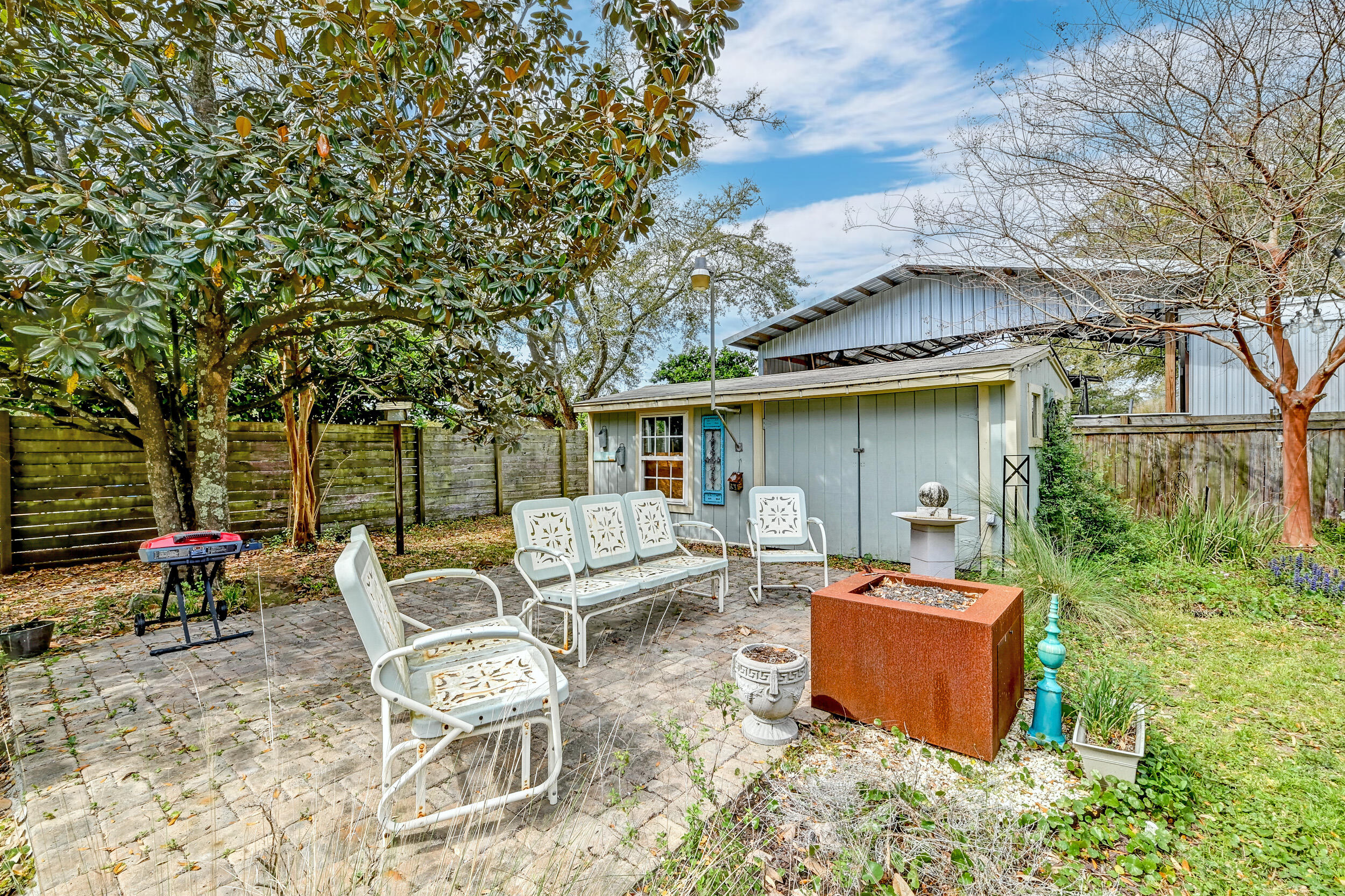 633 Schooner Road
