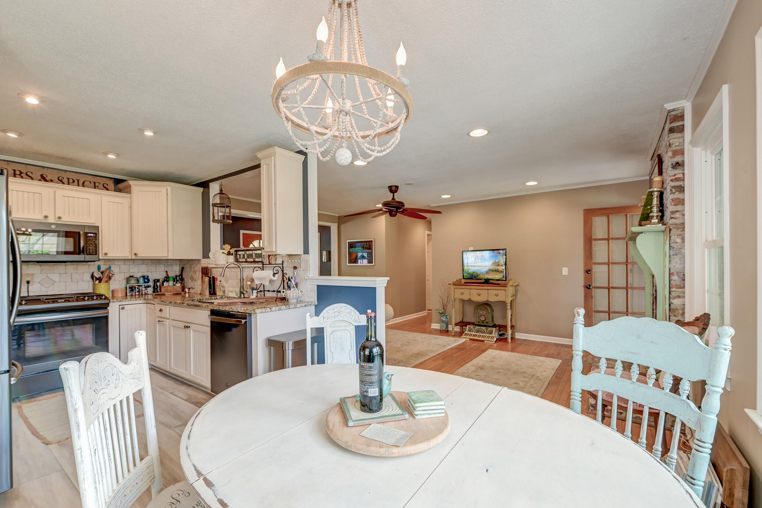 633 Schooner Road