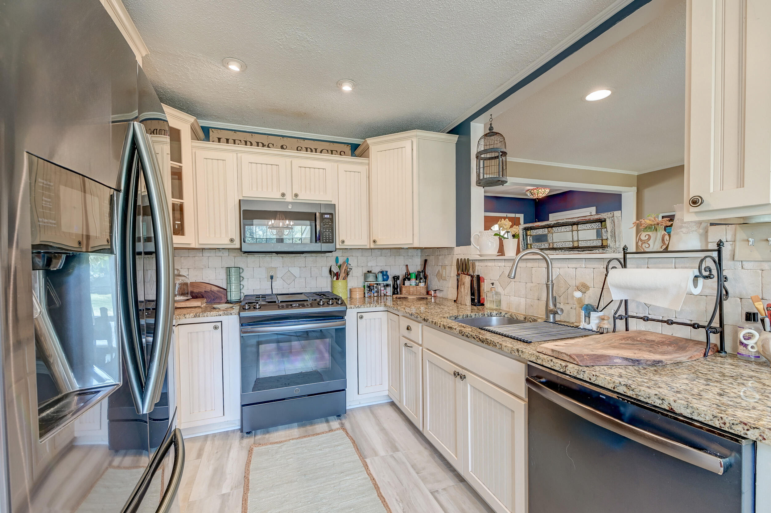 633 Schooner Road