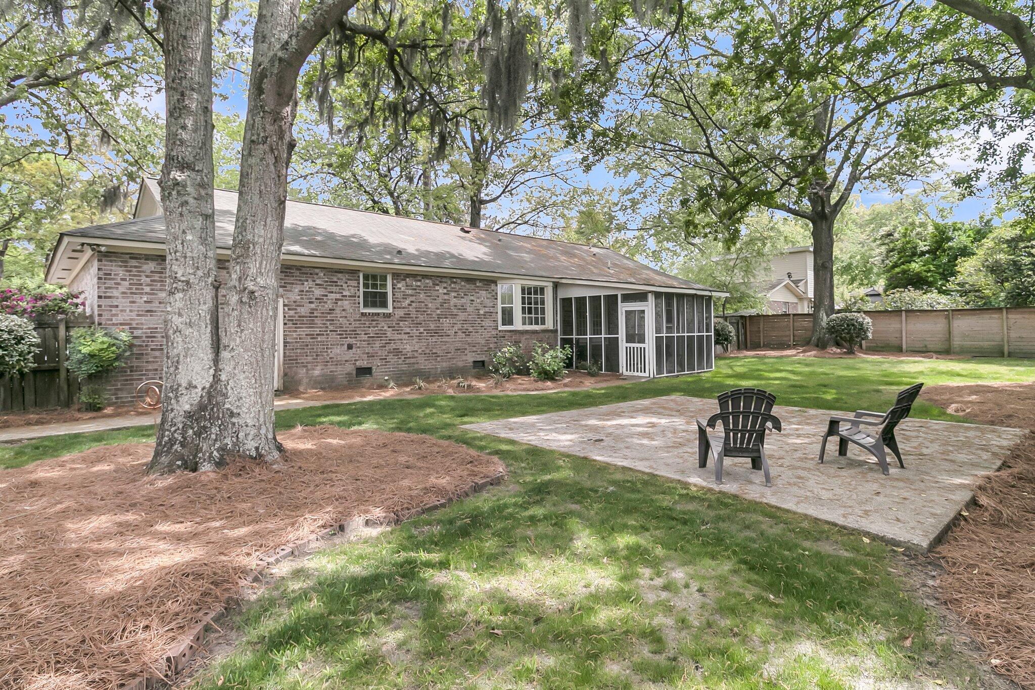 811 E Estates Boulevard