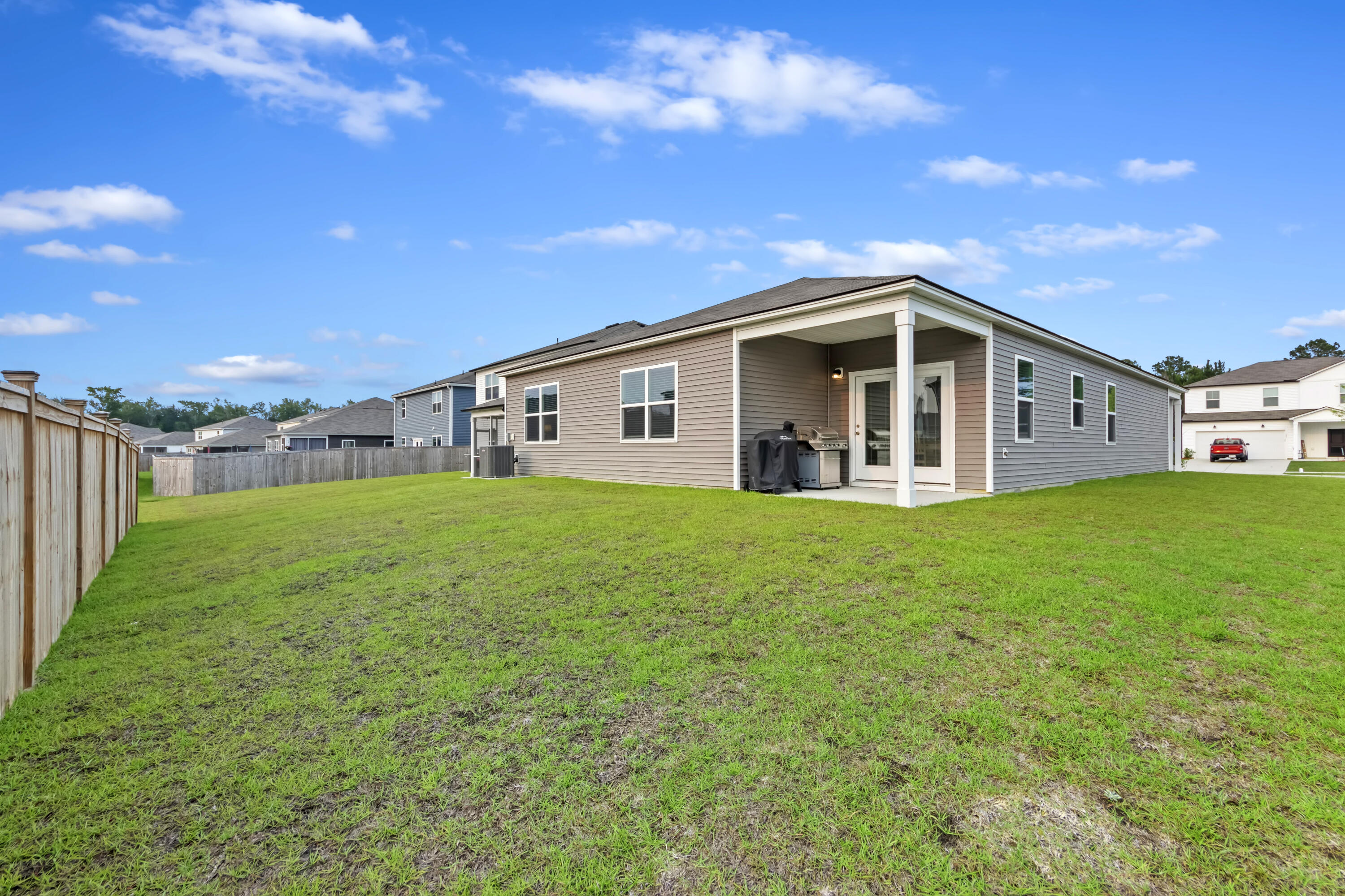 286 W Bradford Pointe Drive