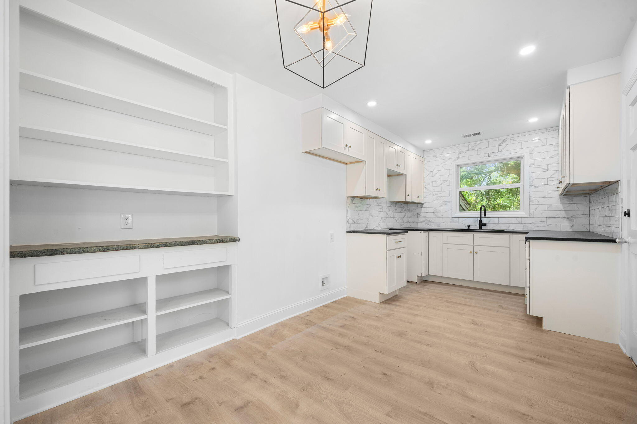 1343 S Lakeland Drive