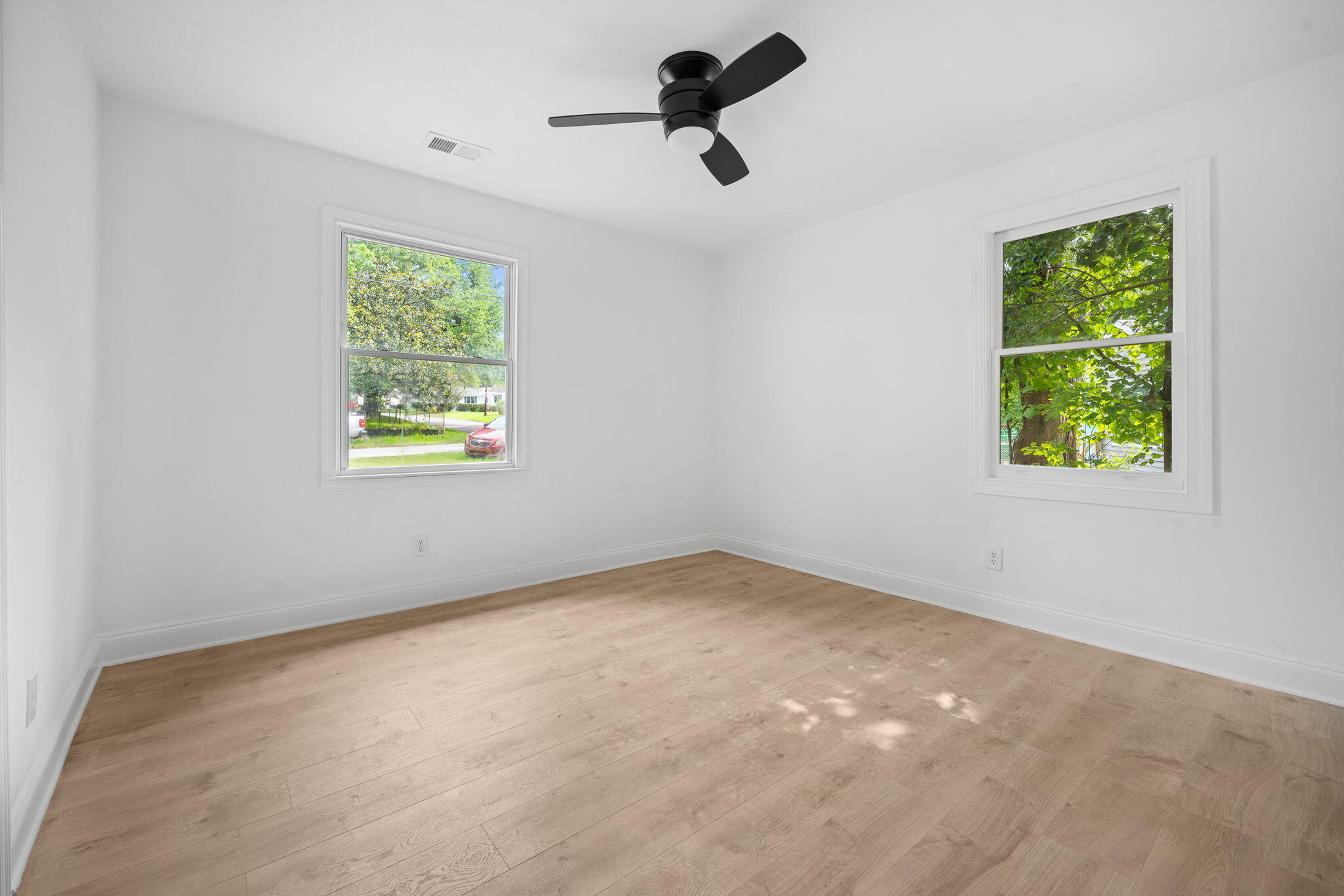 1343 S Lakeland Drive