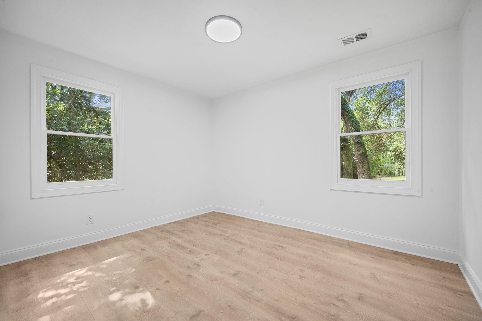 1343 S Lakeland Drive