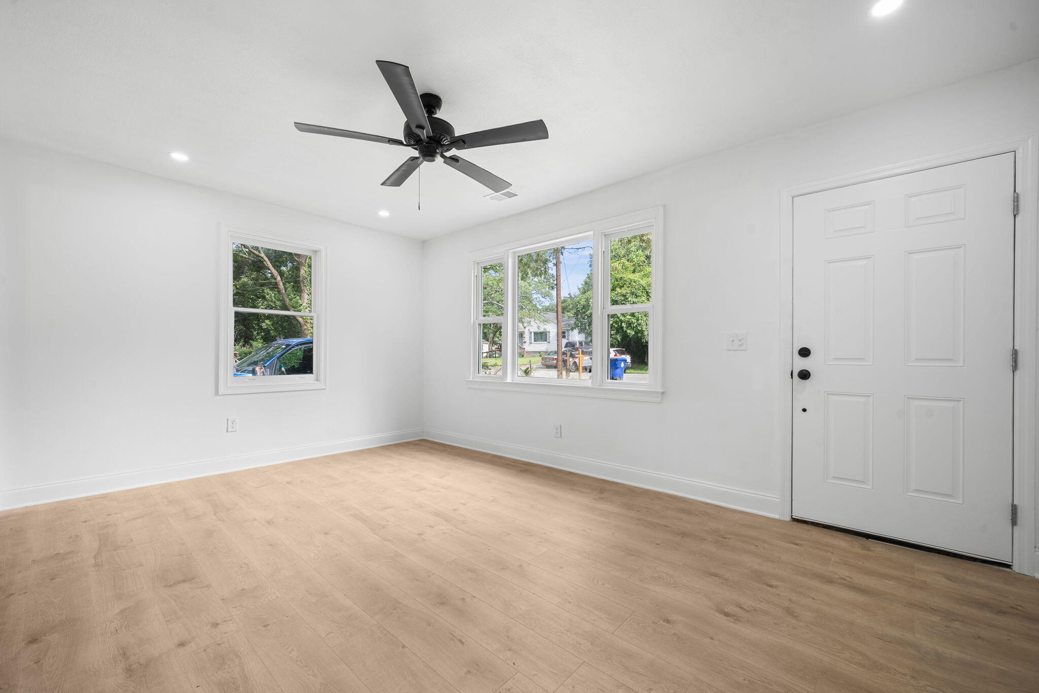 1343 S Lakeland Drive