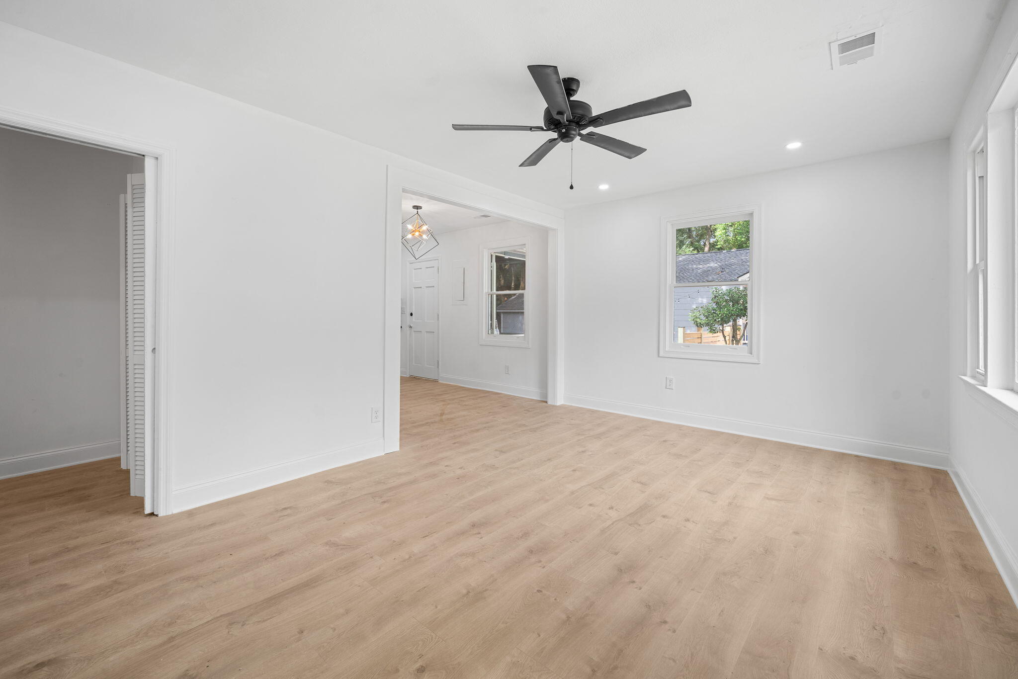 1343 S Lakeland Drive