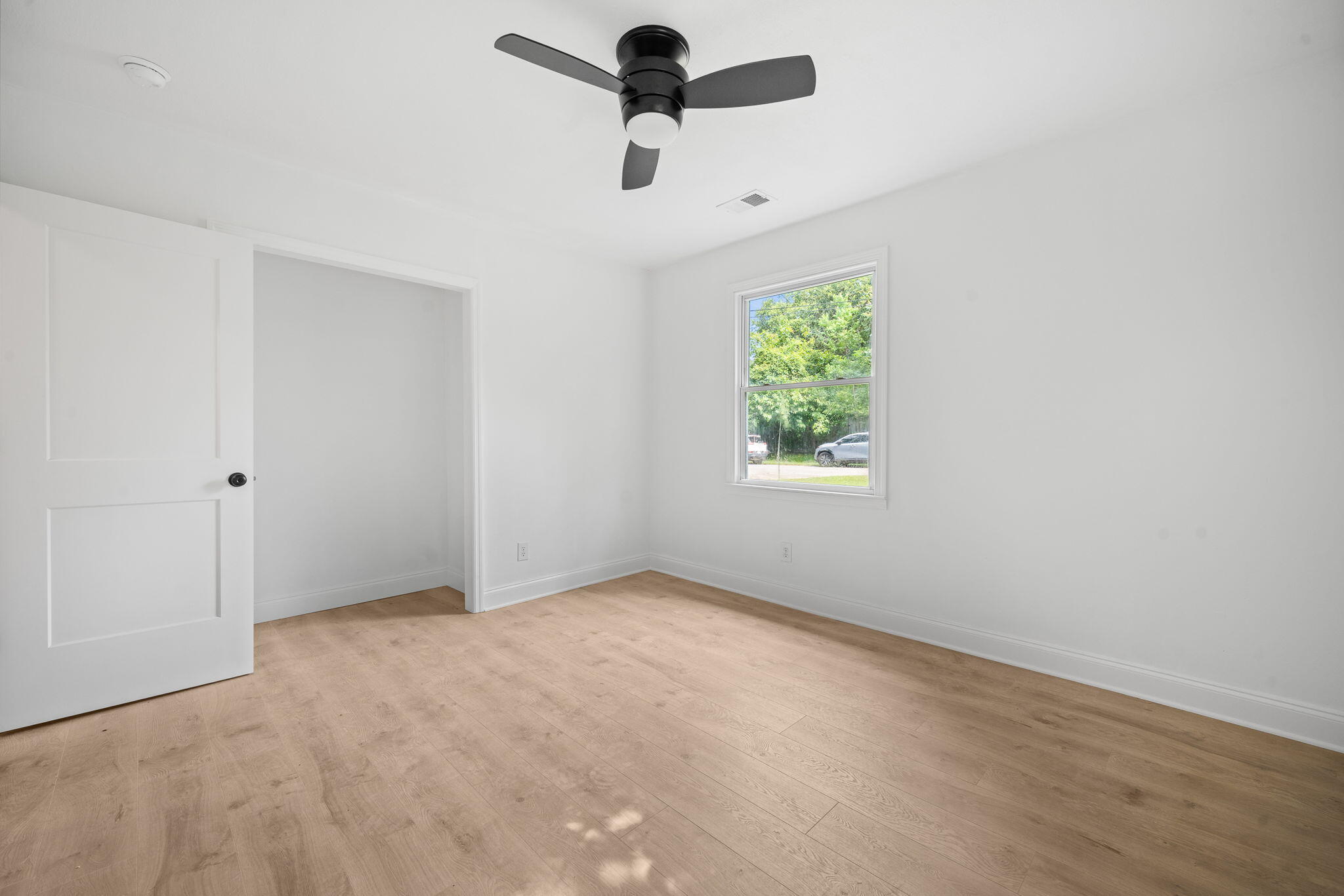 1343 S Lakeland Drive