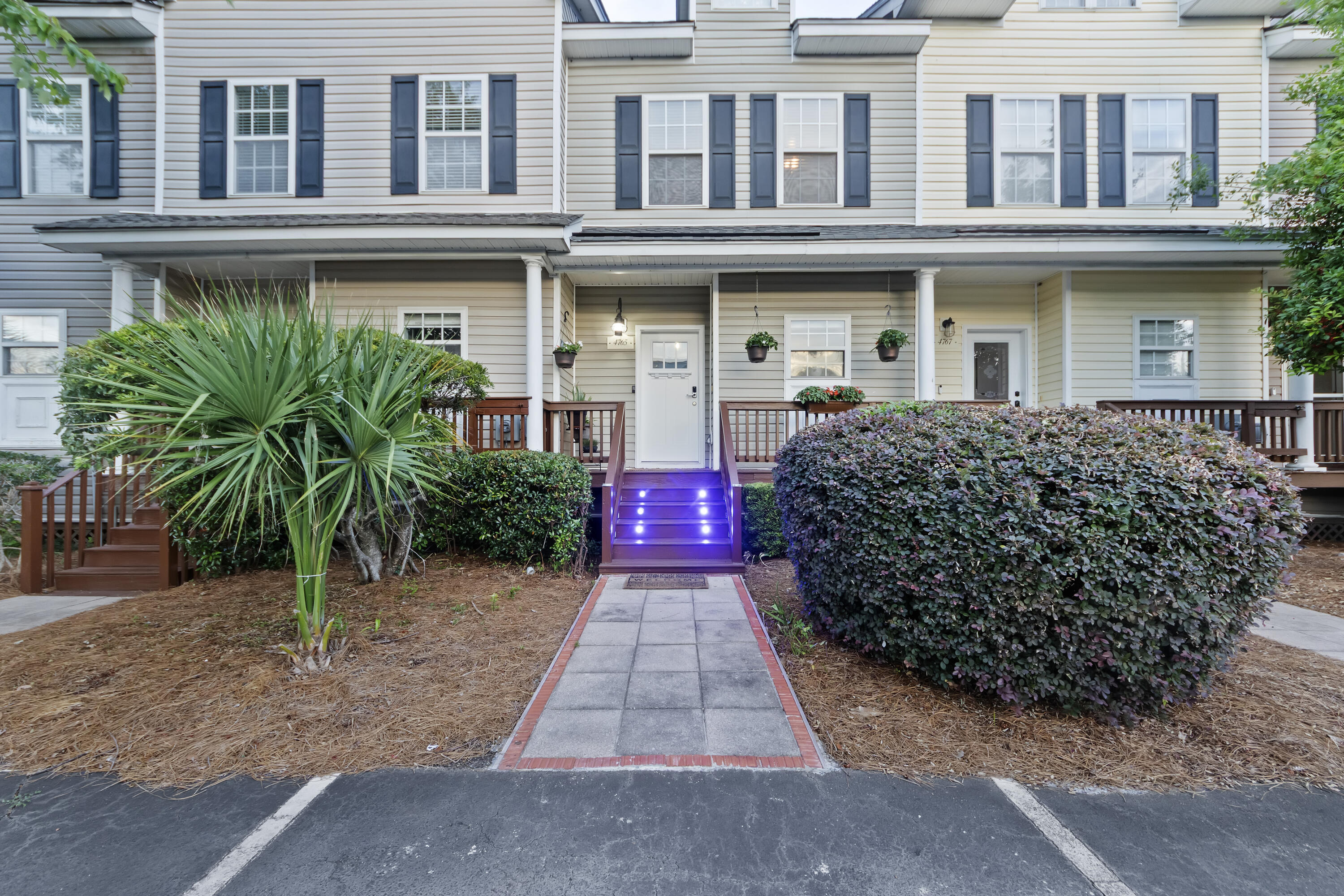 4765/4763 Arco Lane