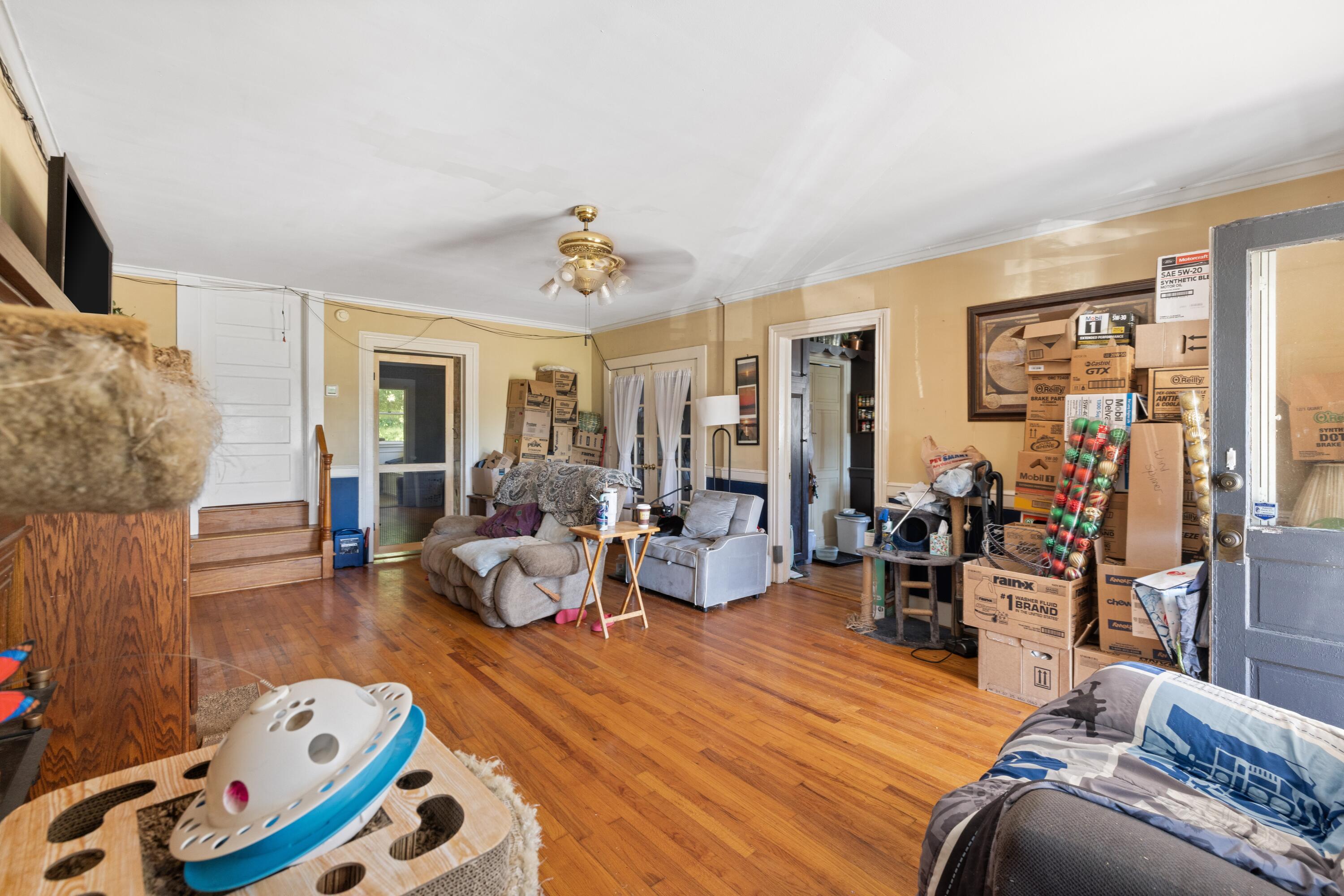 894 W 7th Street, Fairfax