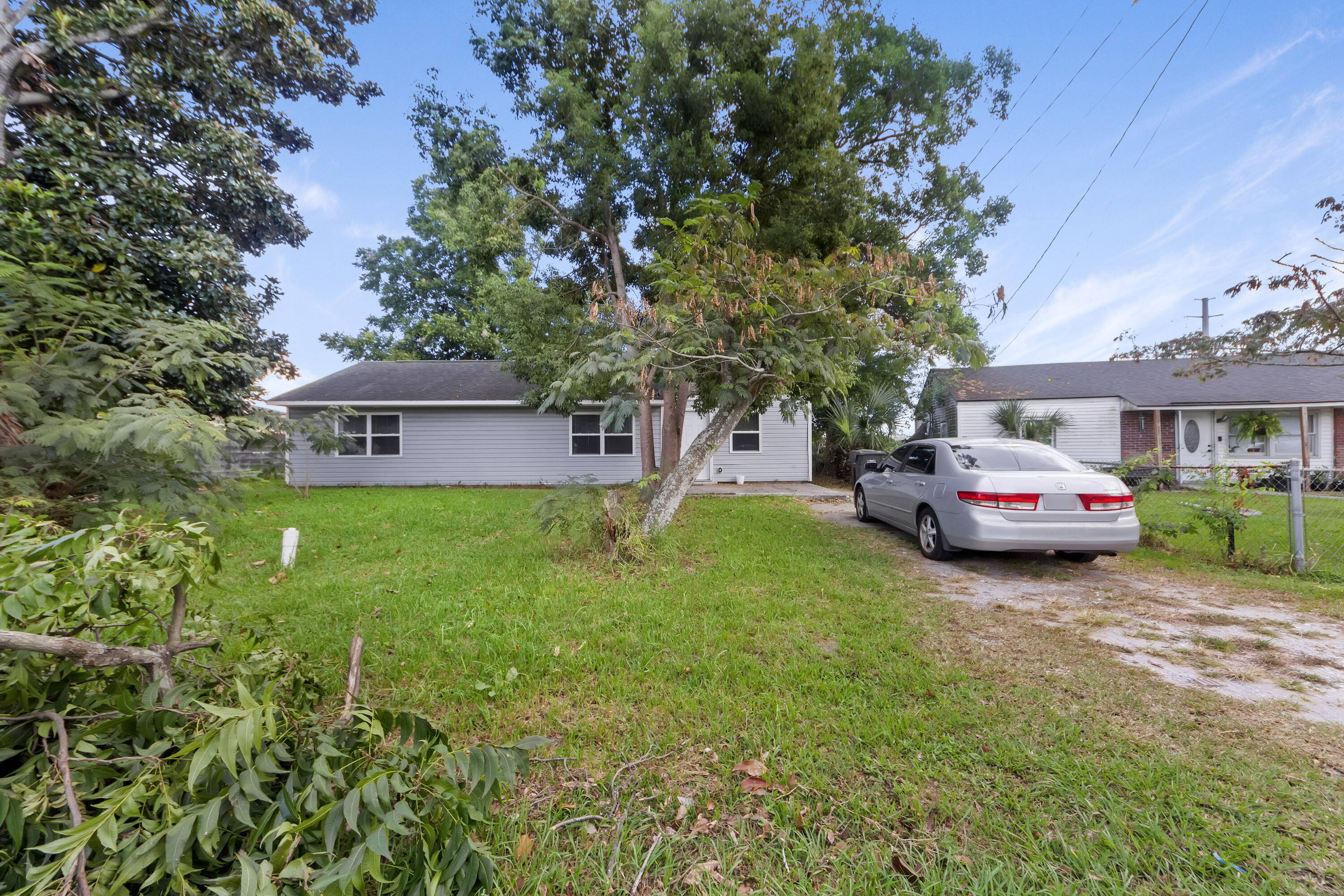 2351 Elegans Drive, Charleston
