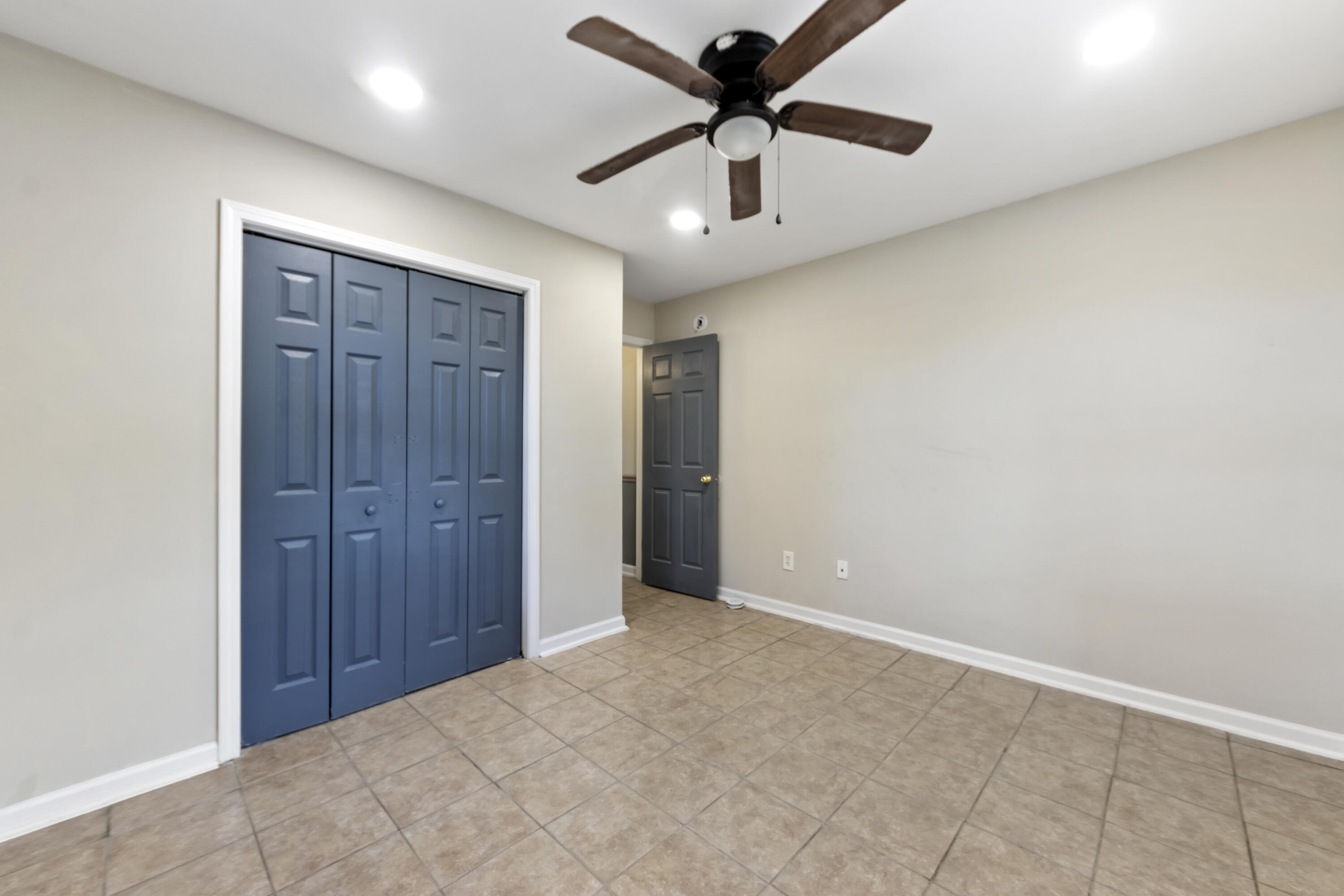 2351 Elegans Drive, Charleston