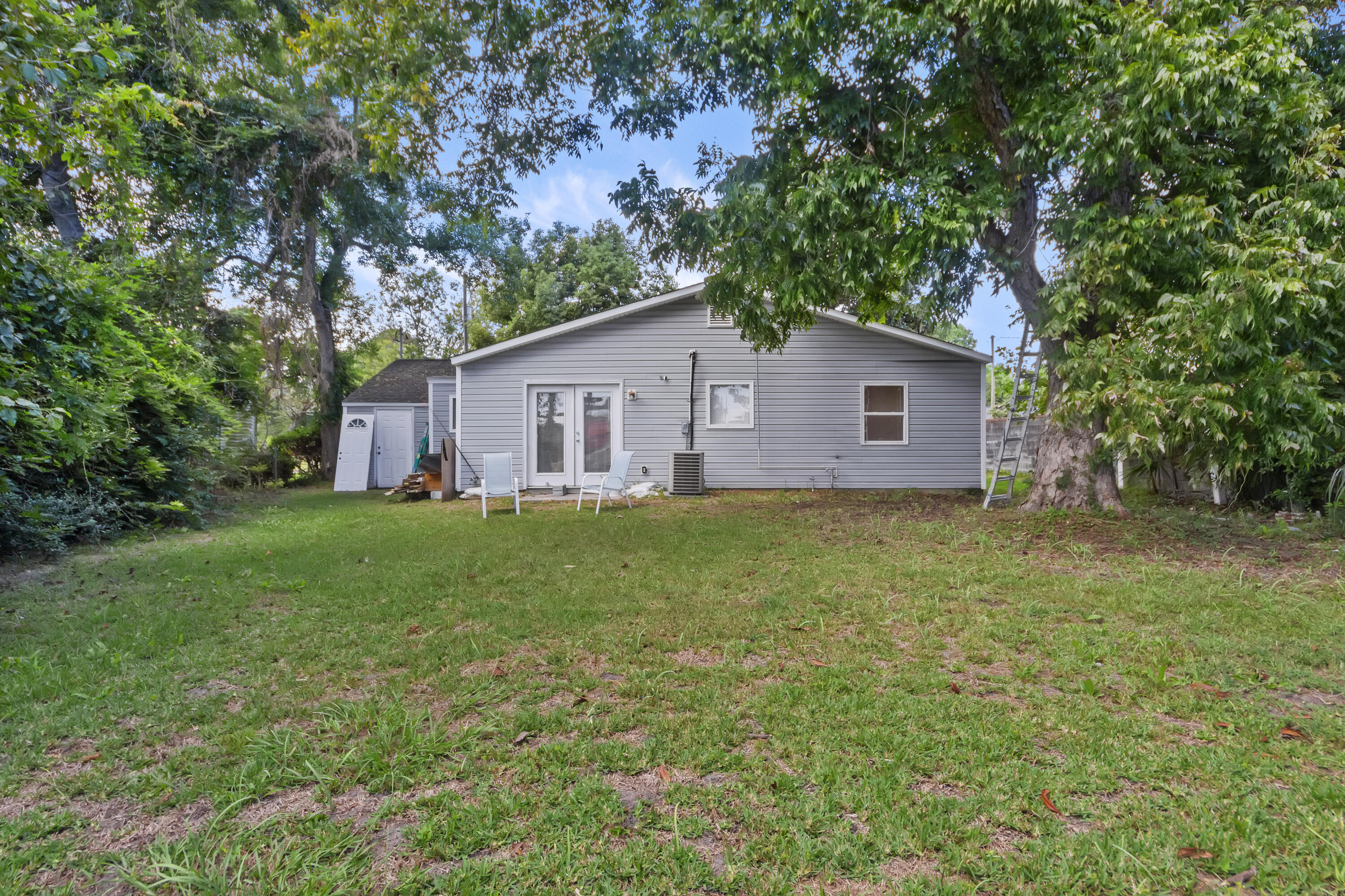 2351 Elegans Drive, Charleston