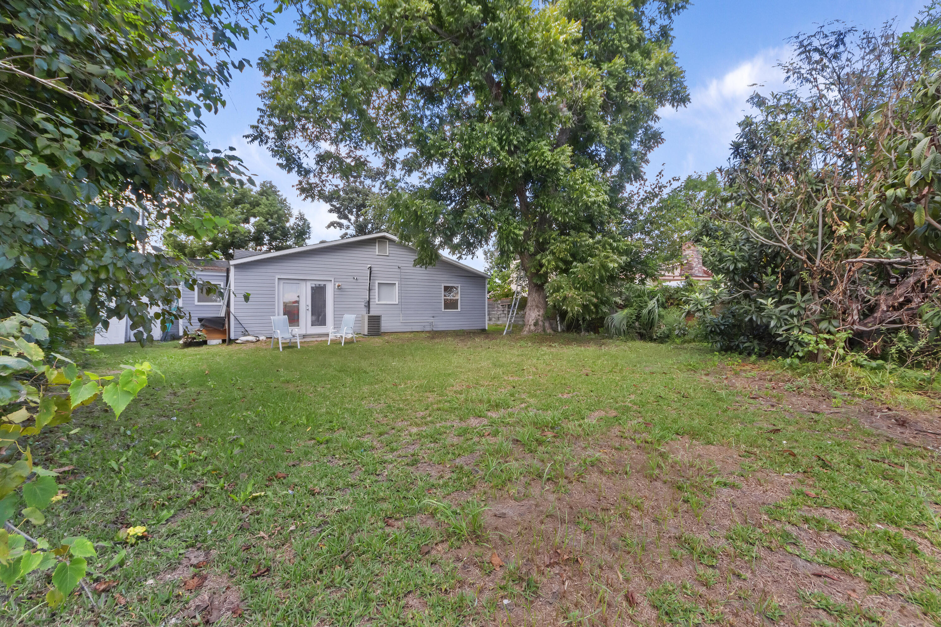 2351 Elegans Drive, Charleston