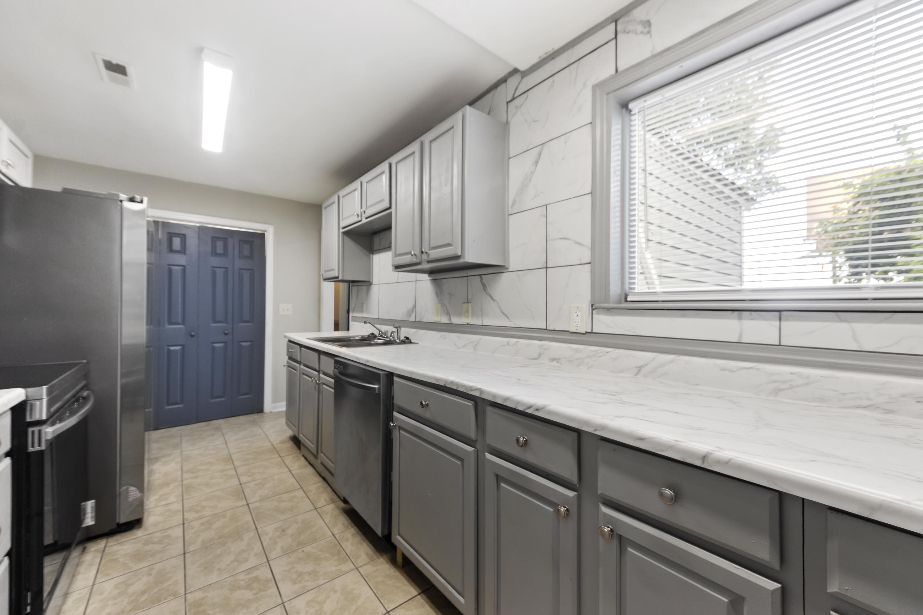 2351 Elegans Drive, Charleston