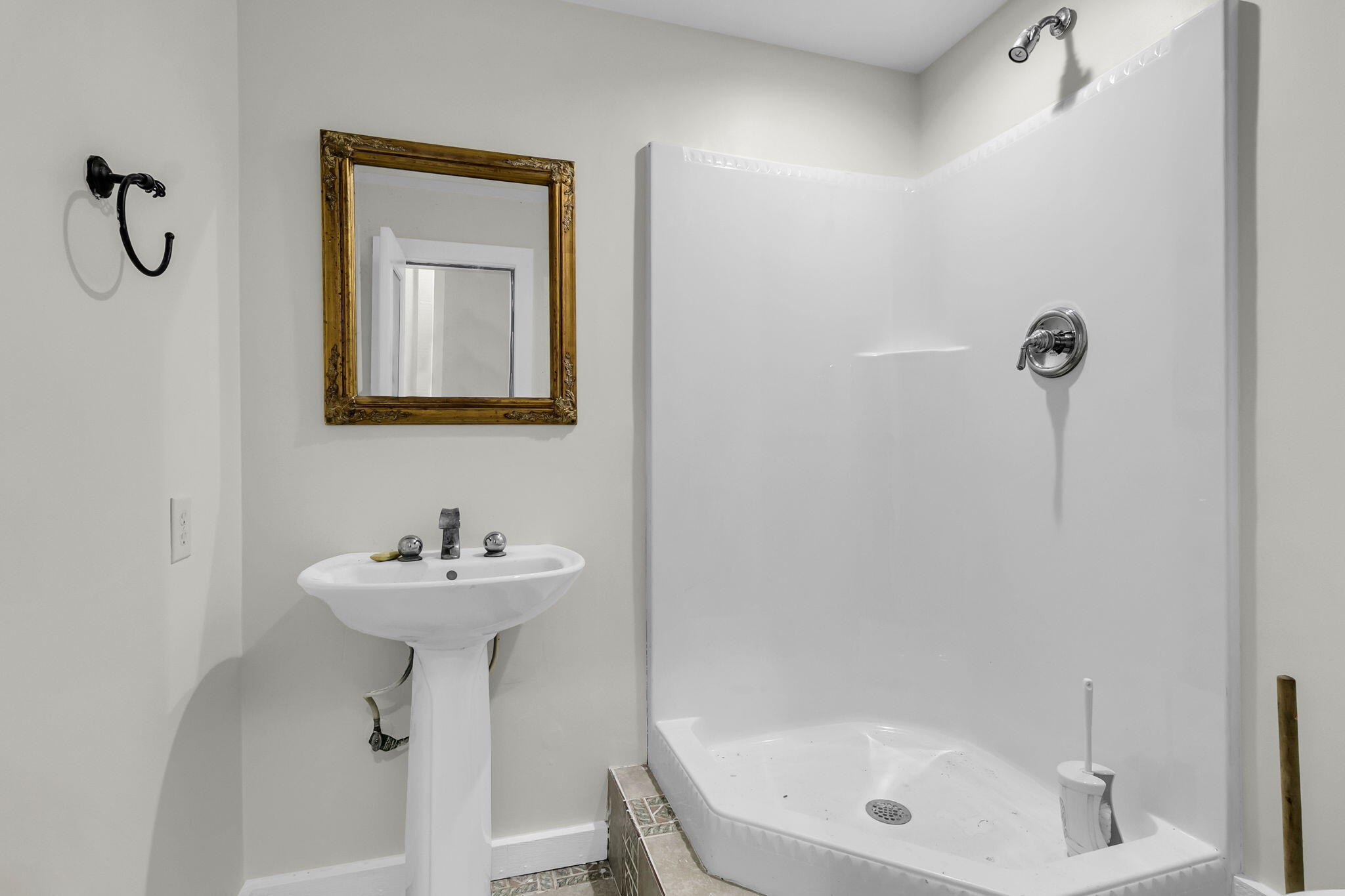 3528 Henrietta Hartford Road