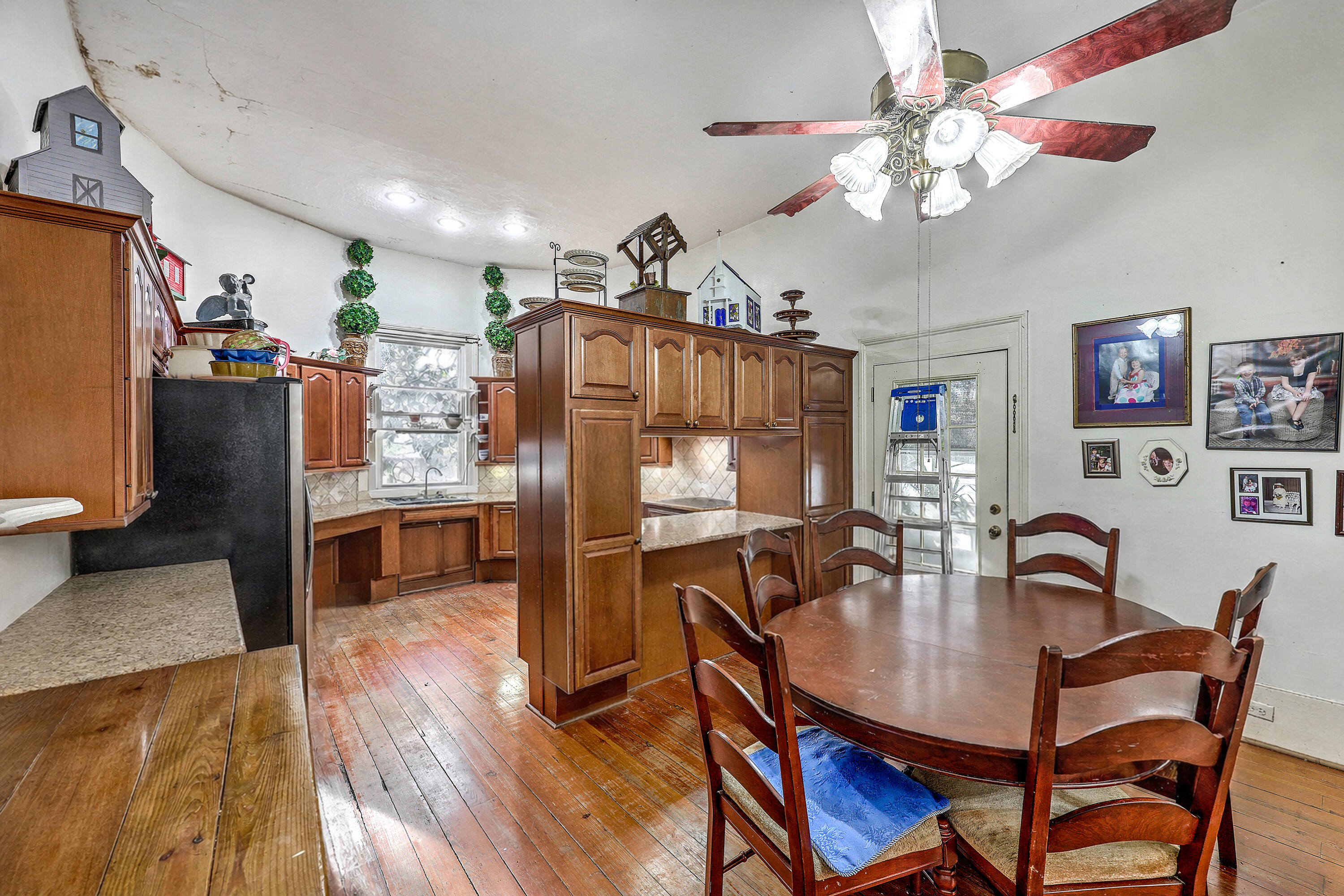 108 NW Railroad Avenue