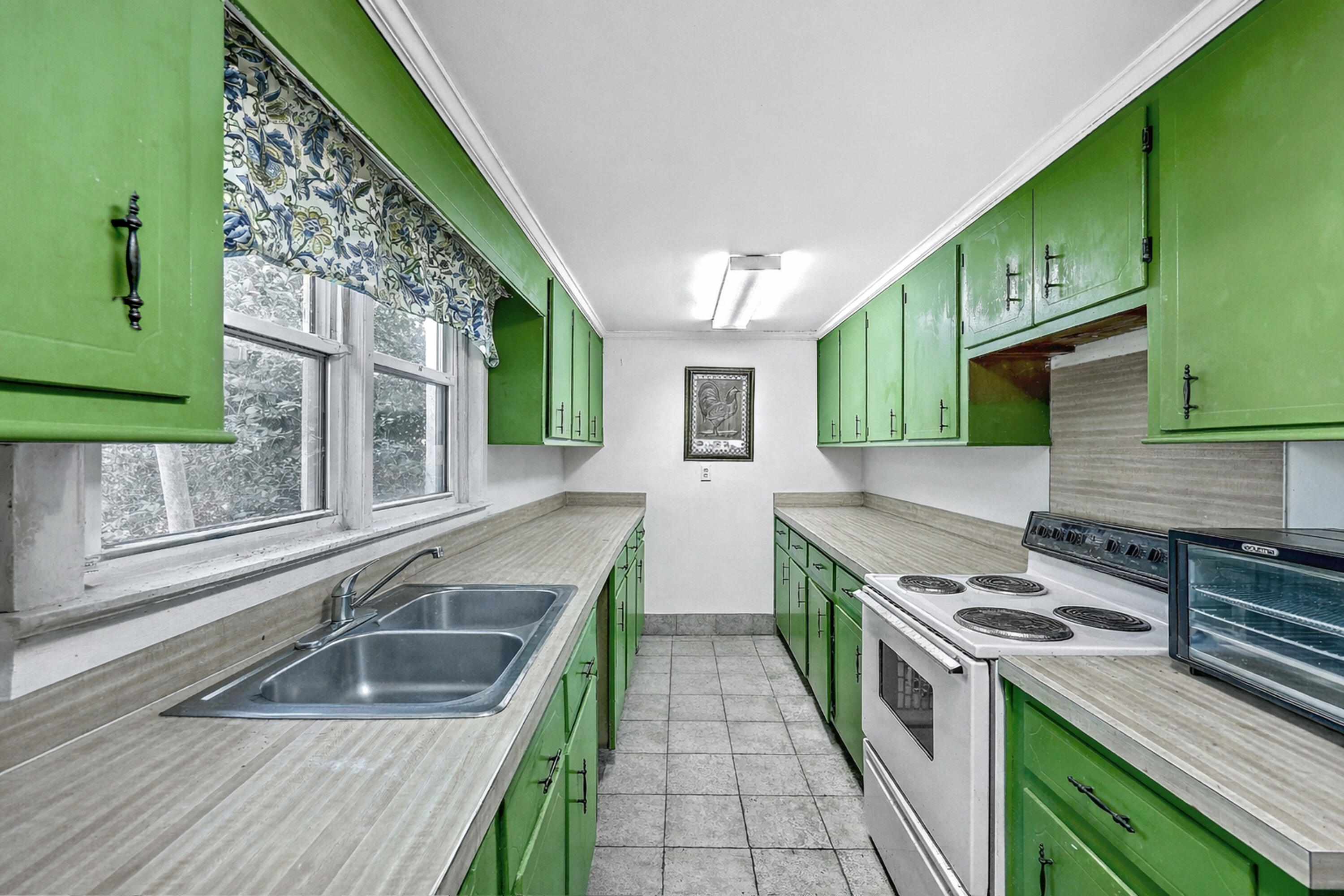 108 NW Railroad Avenue