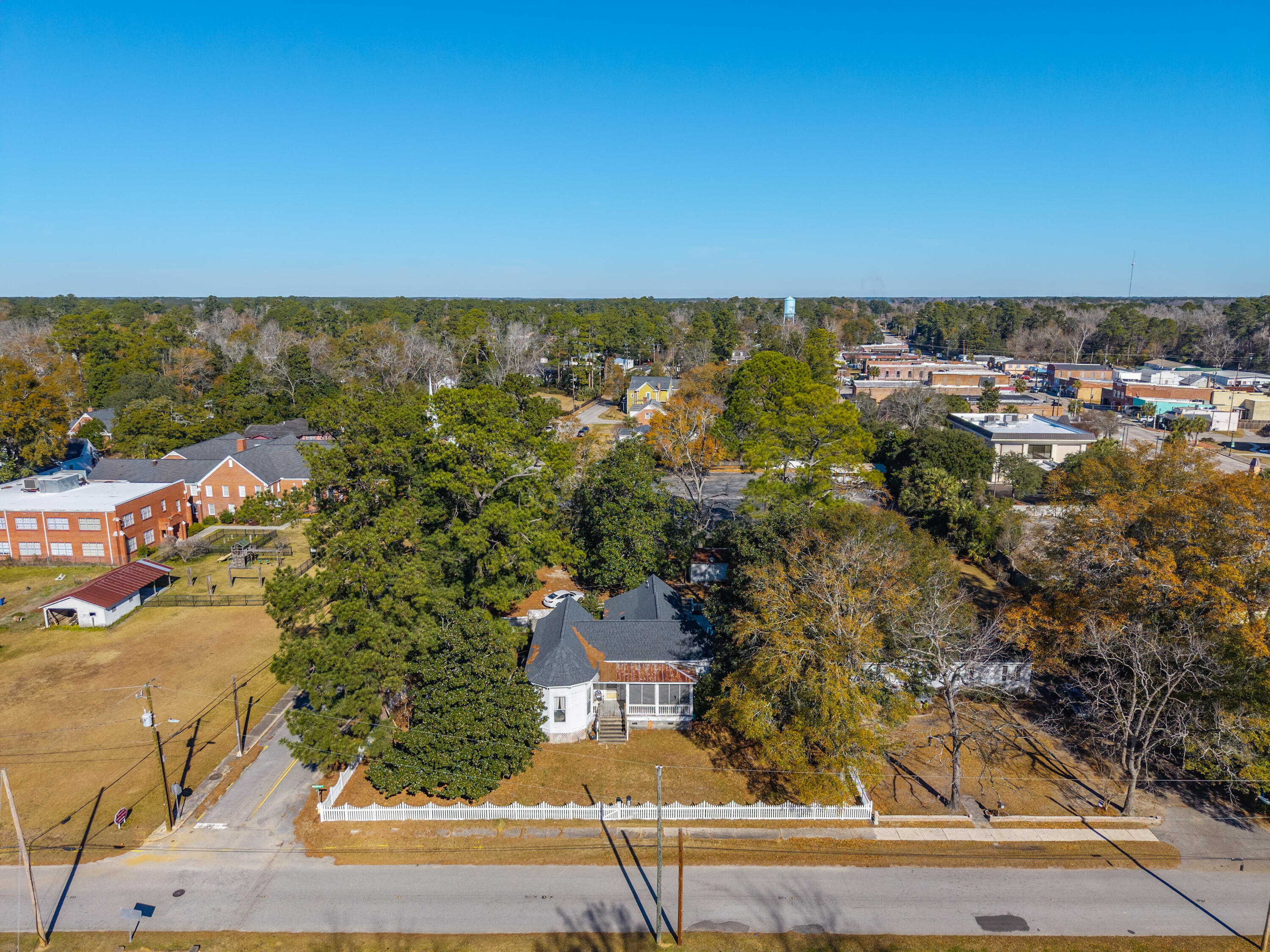 108 NW Railroad Avenue