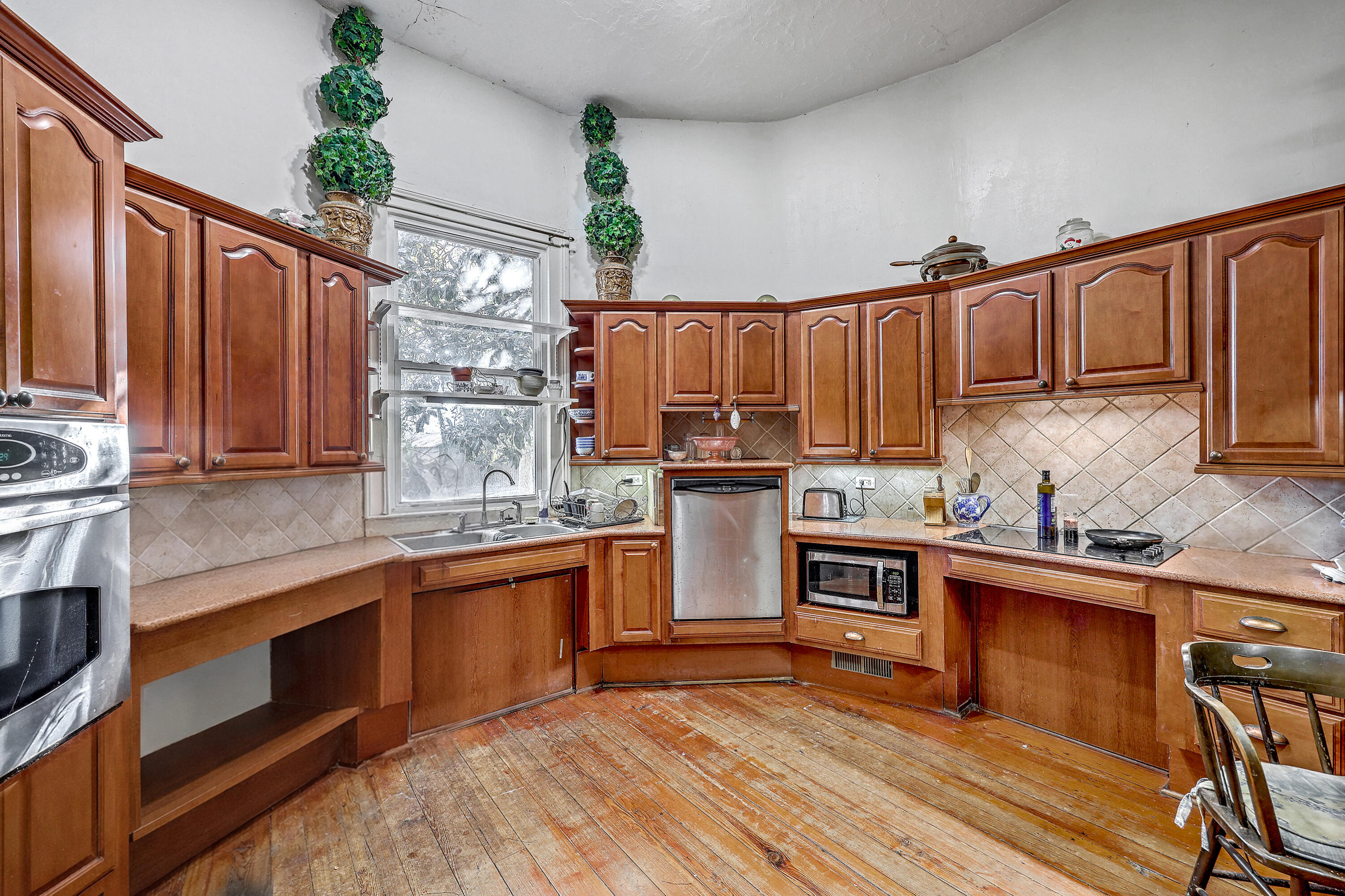 108 NW Railroad Avenue