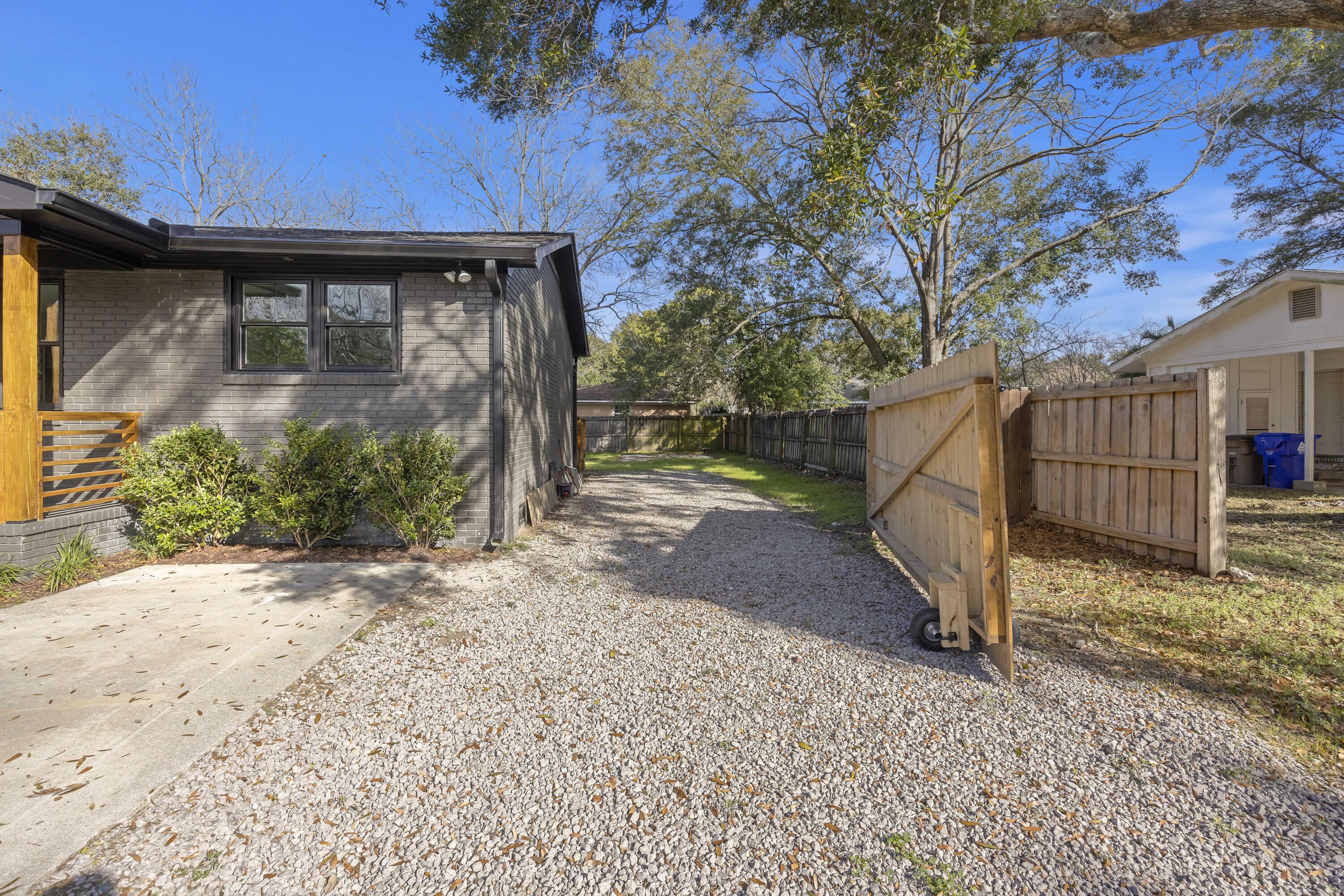 1328 Hermitage Avenue