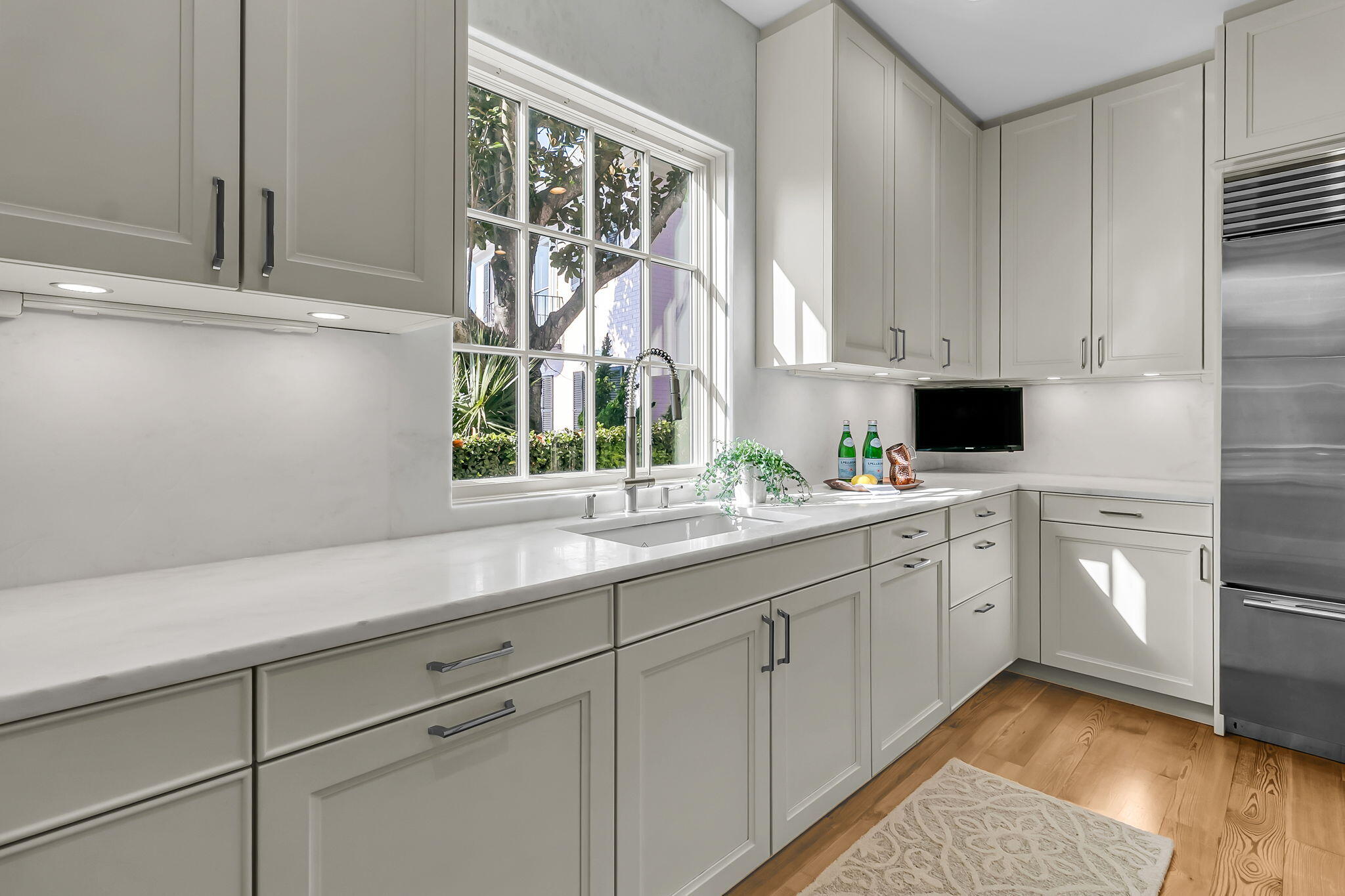 14 1/2 Murray Boulevard