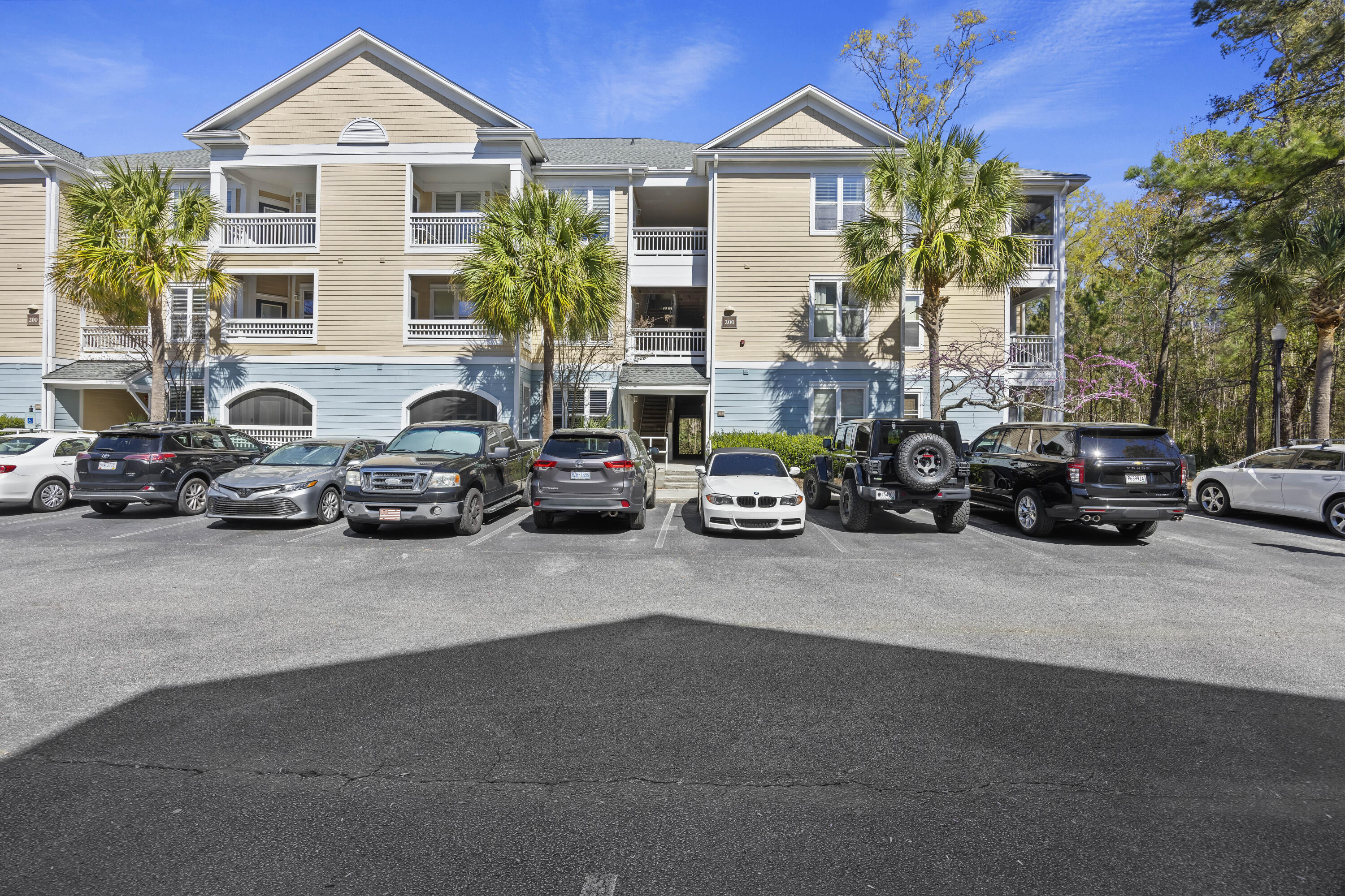 200 Bucksley Lane # 105