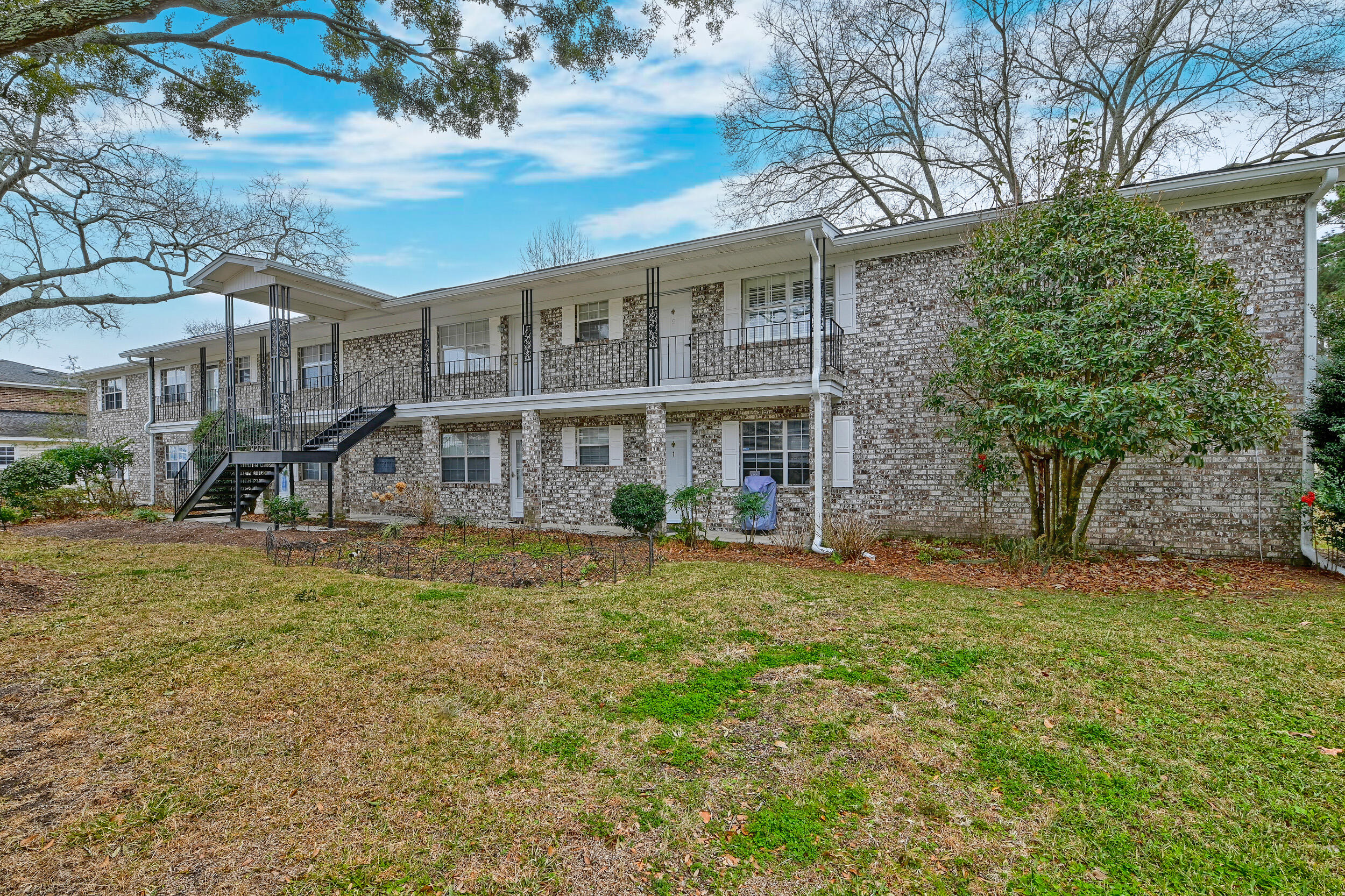 516 Arlington Drive # B8