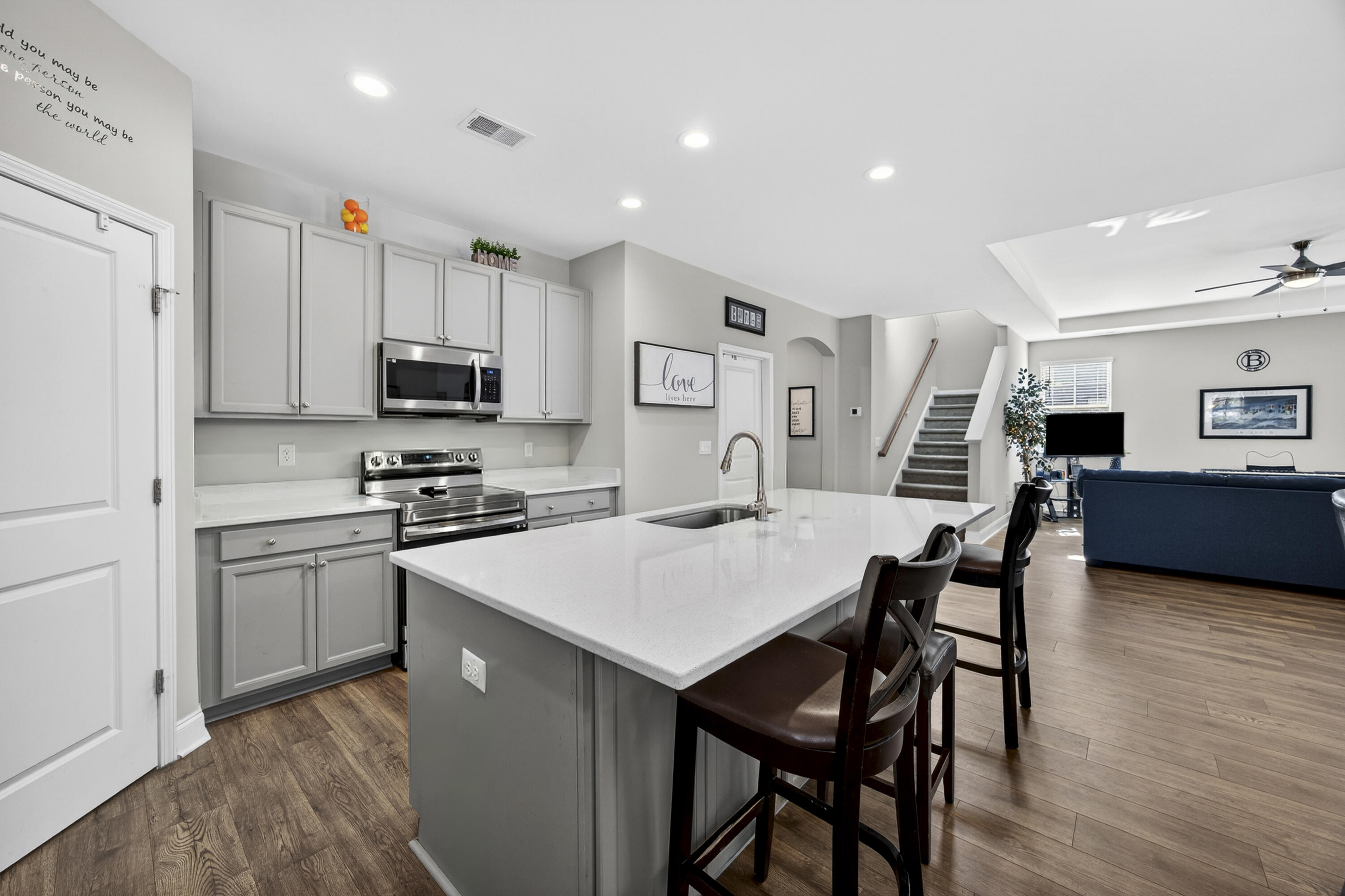 689 W Butternut Road