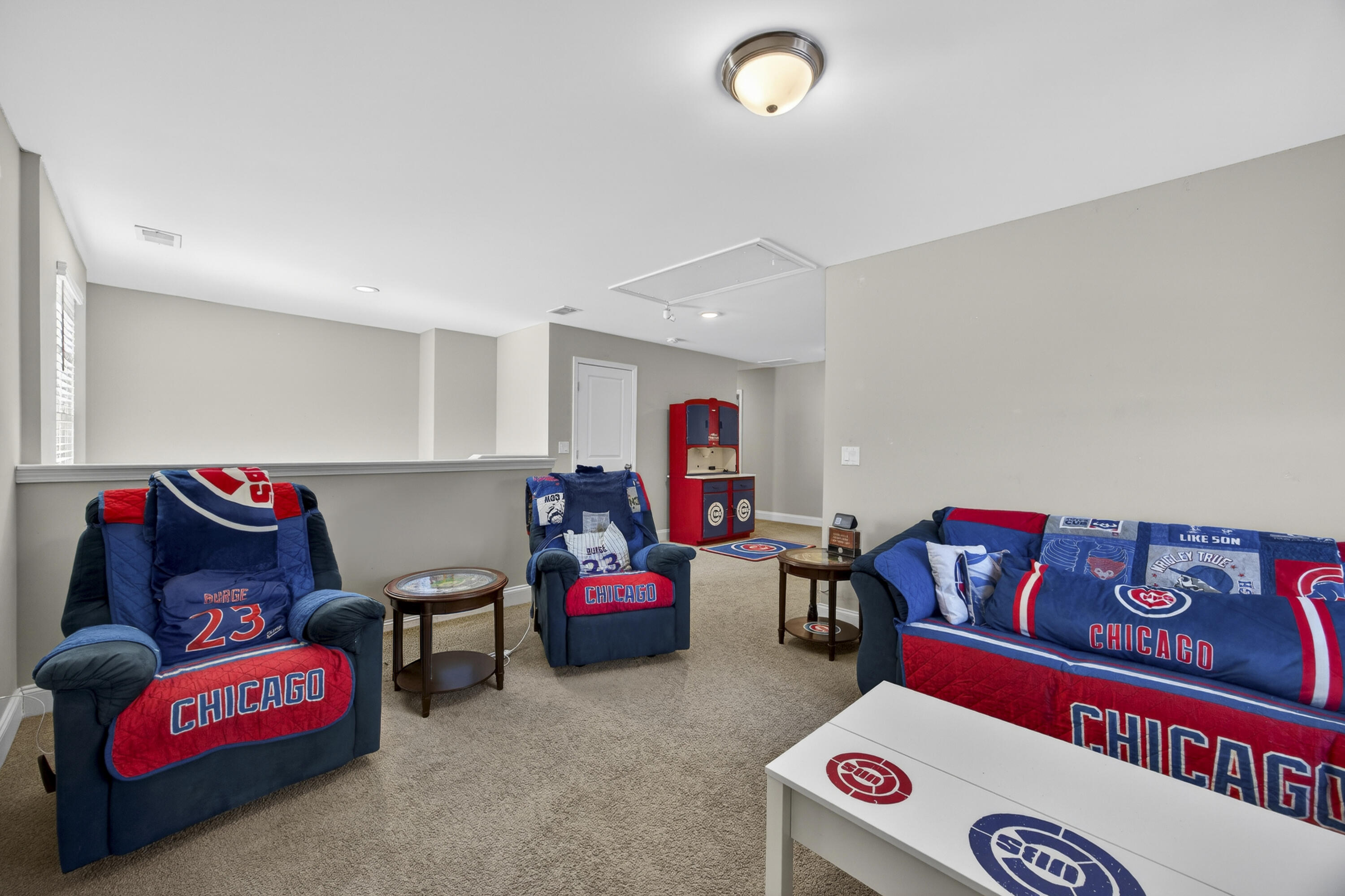 689 W Butternut Road