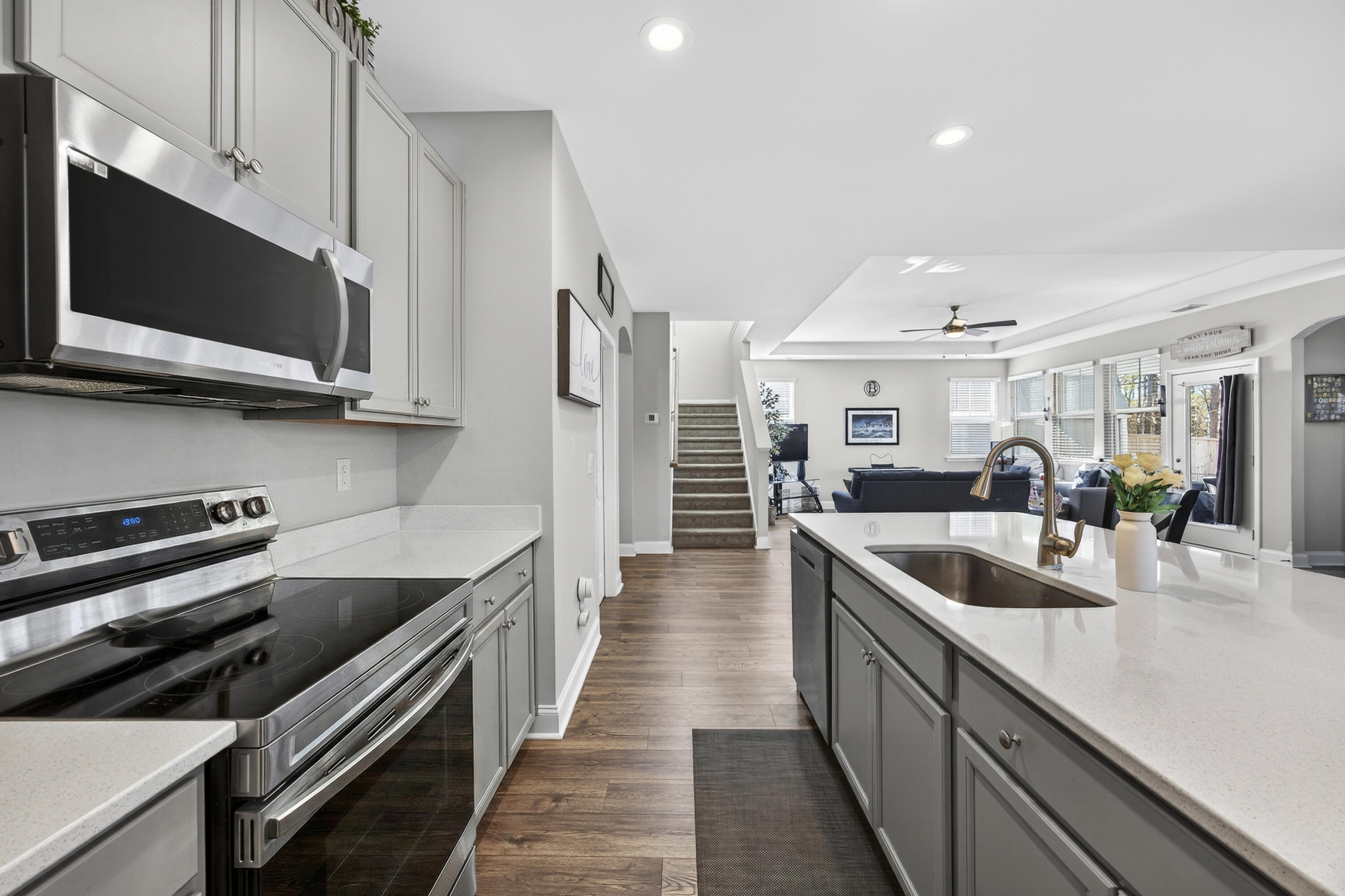 689 W Butternut Road