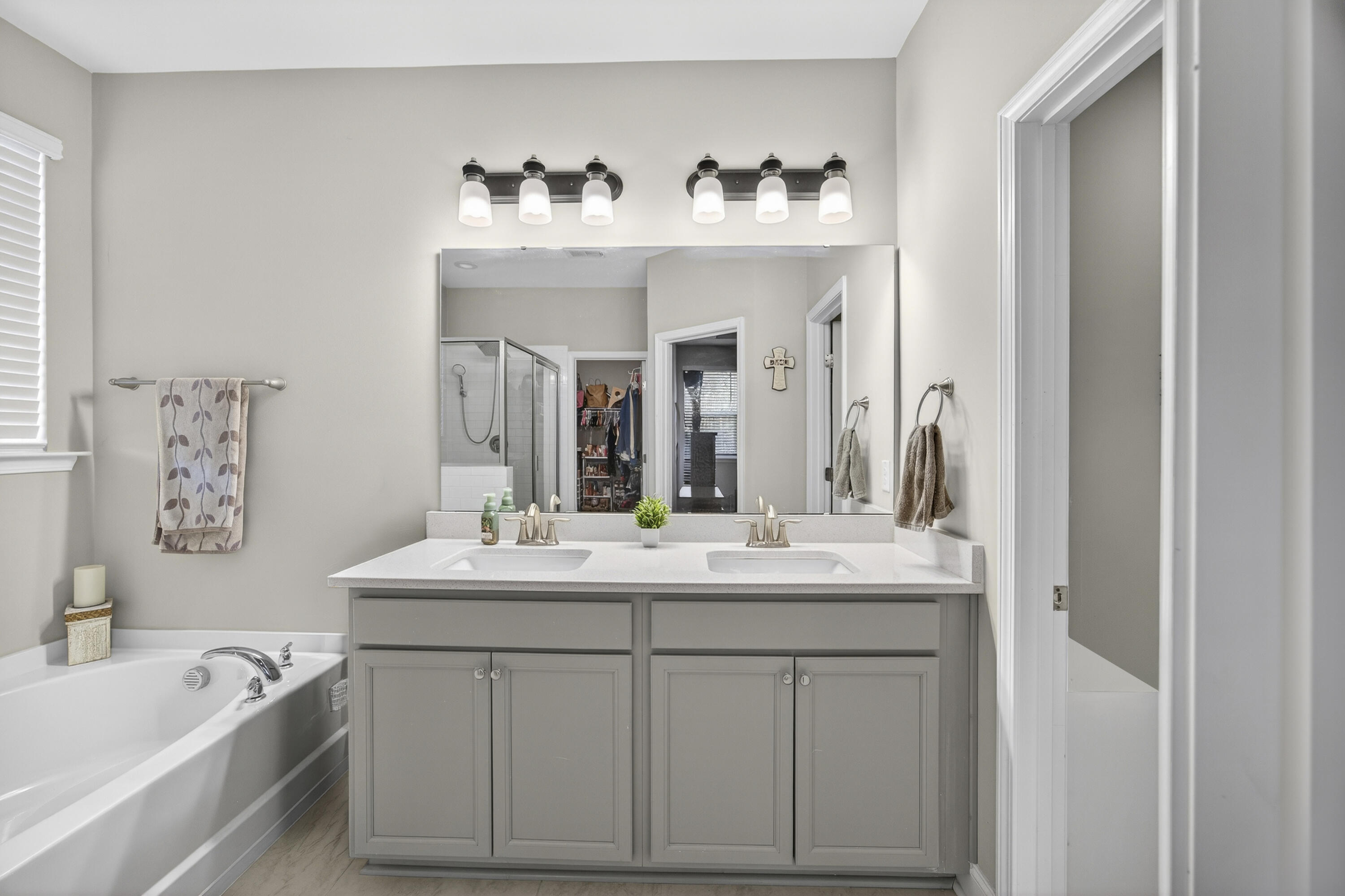 689 W Butternut Road