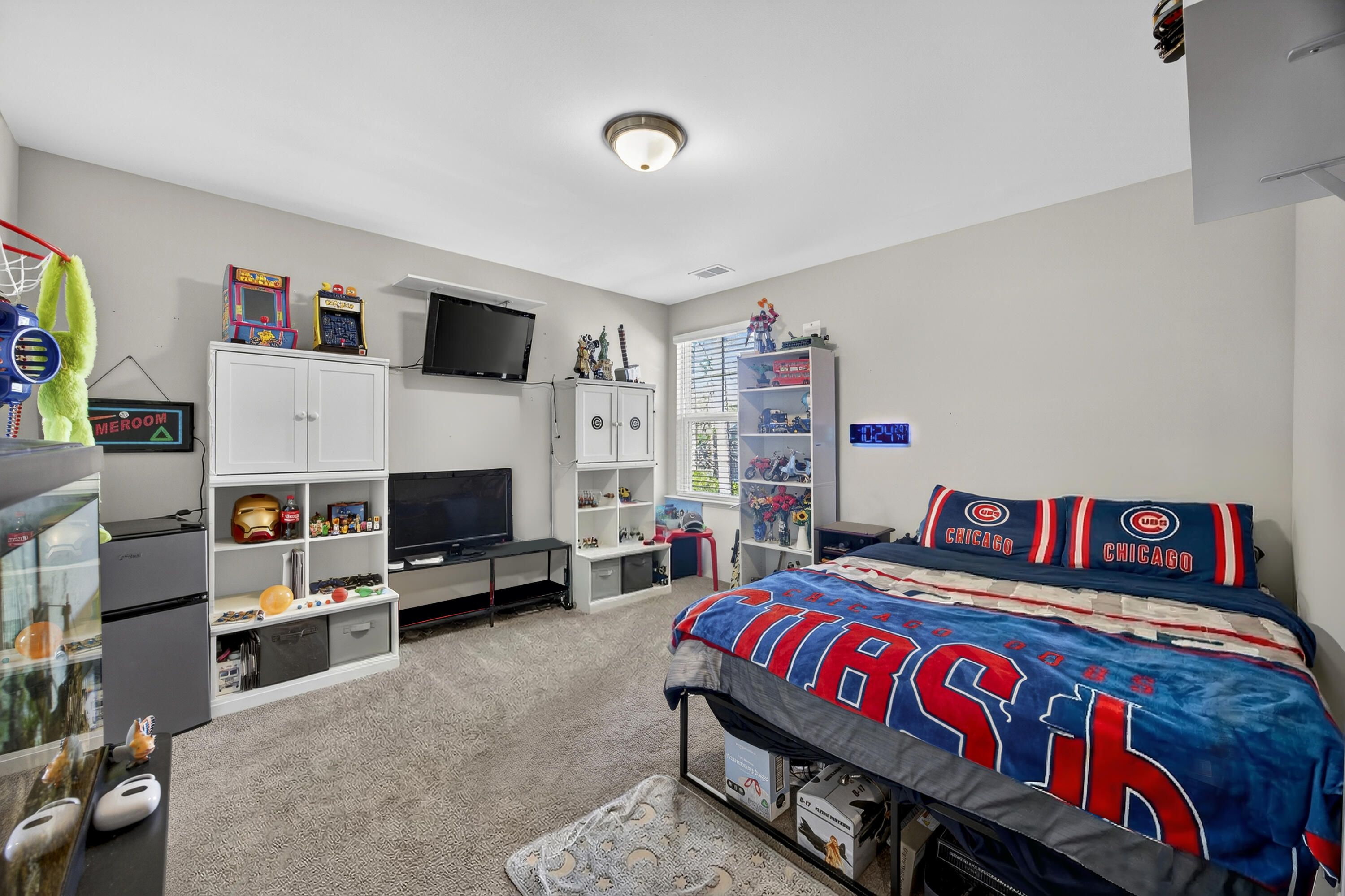 689 W Butternut Road