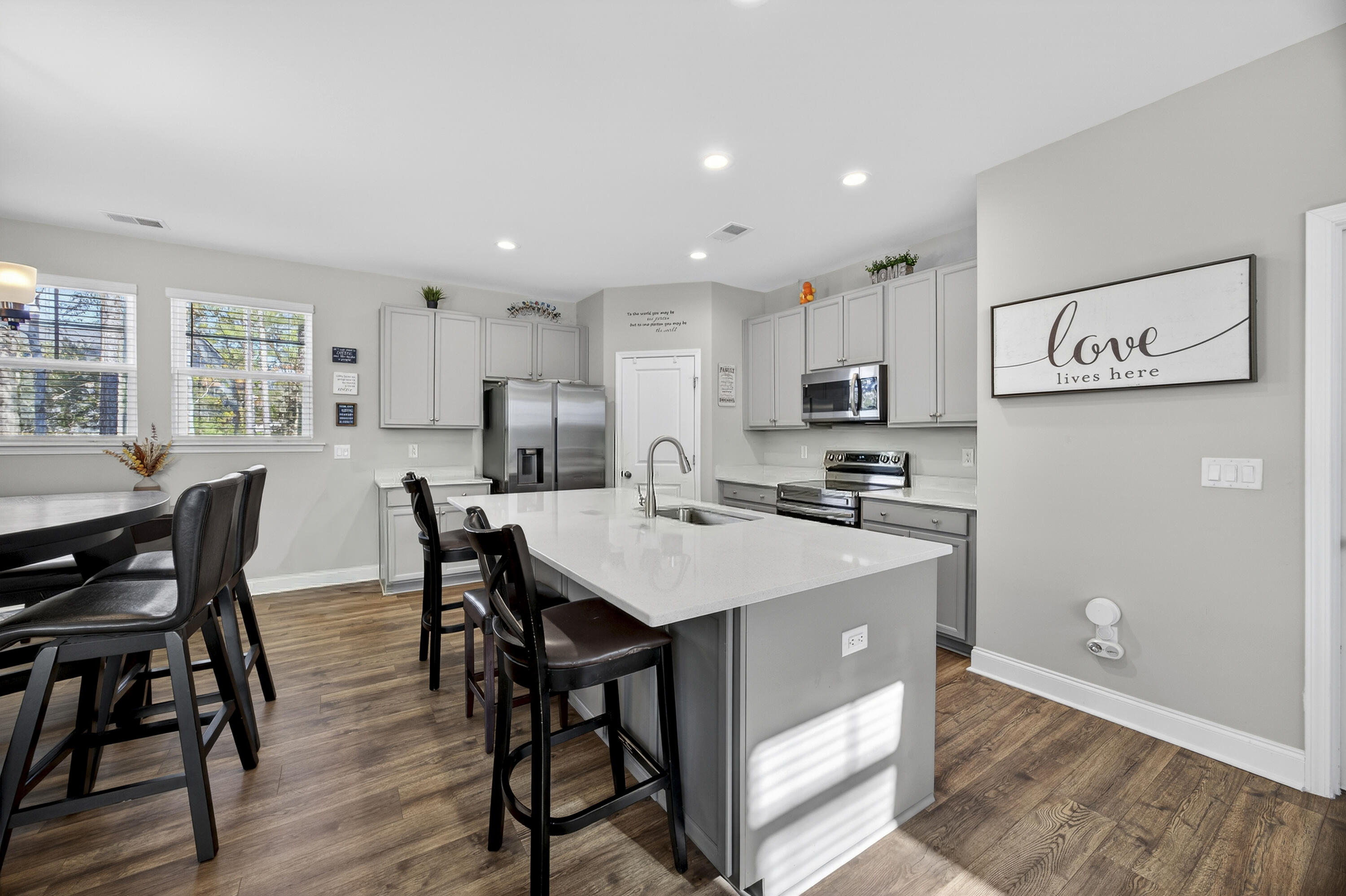 689 W Butternut Road