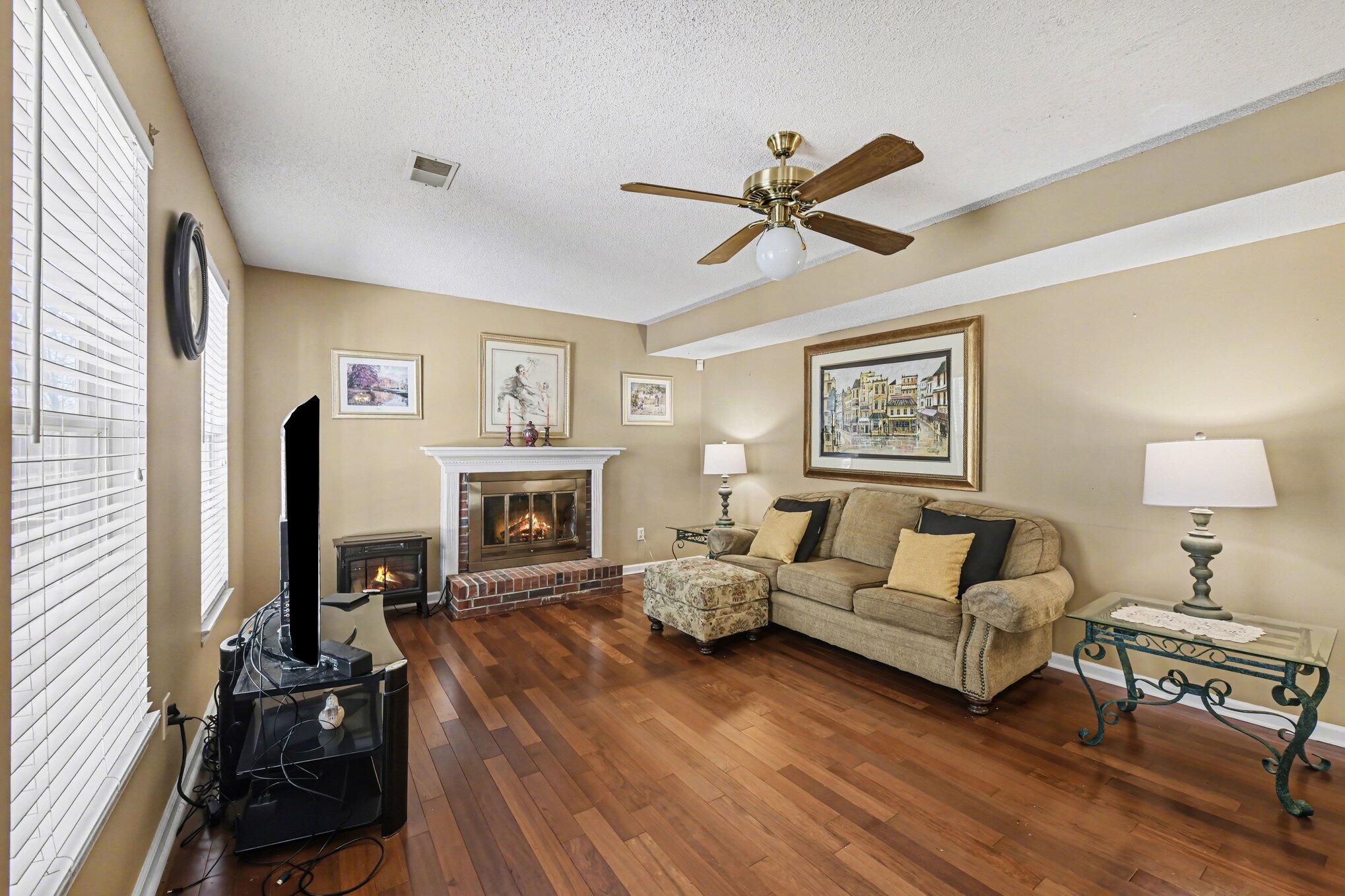 104 N Pembroke Drive