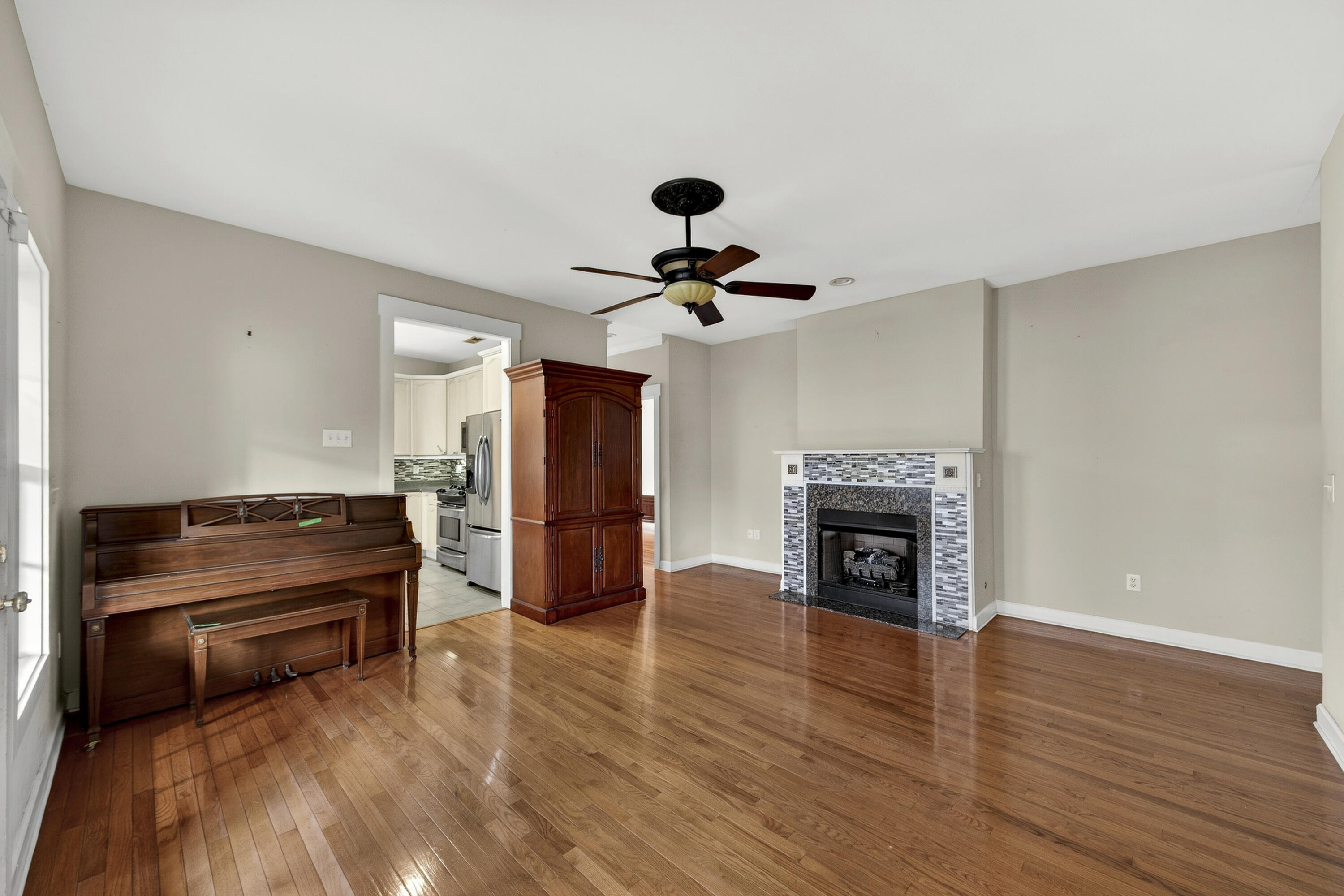 231 N Ainsdale Drive