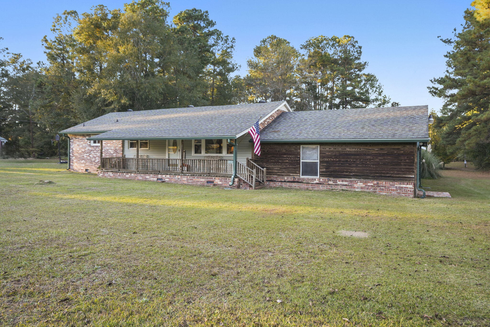 2466 Norway Road