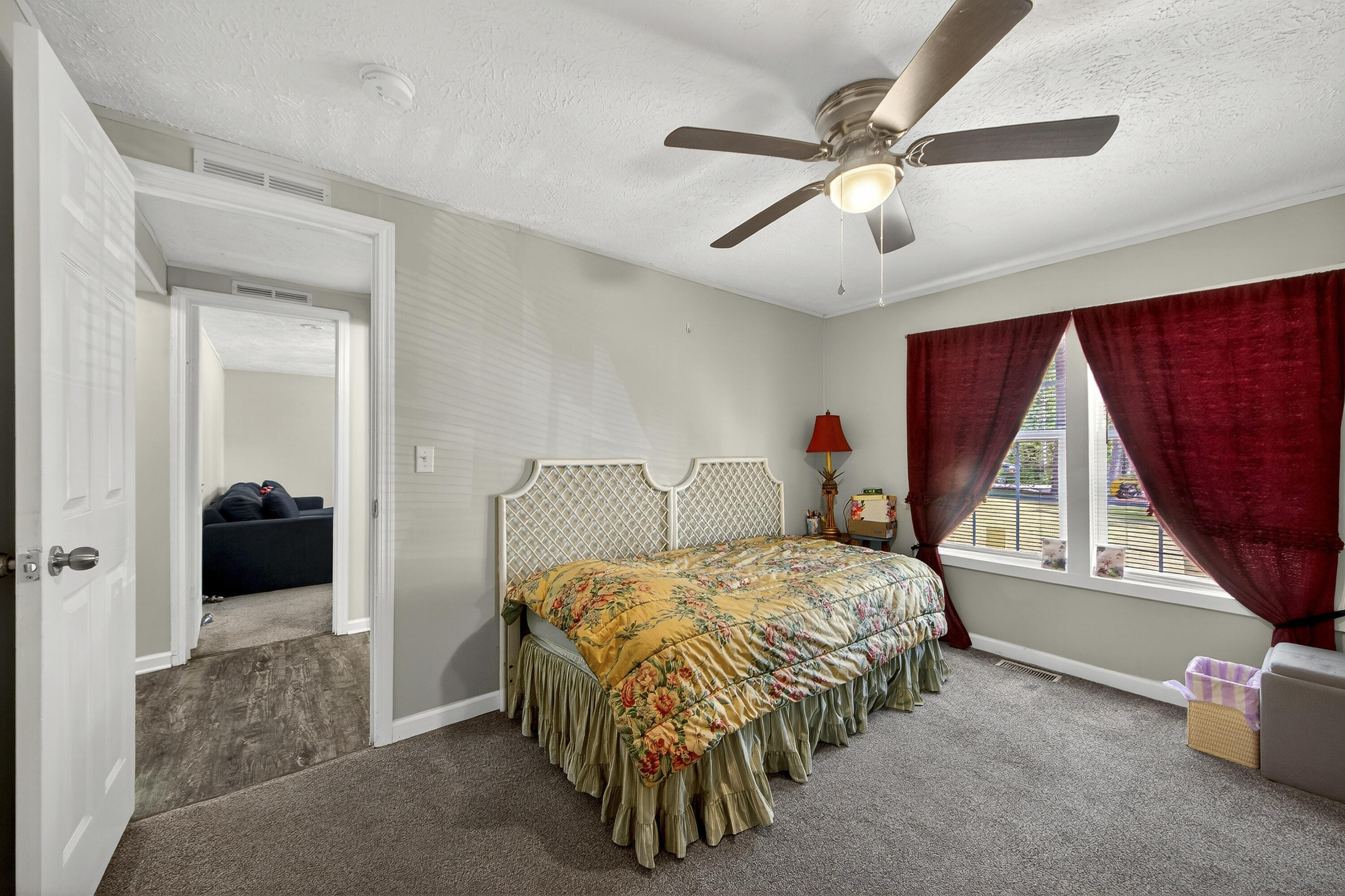 1093 Tobacco Road