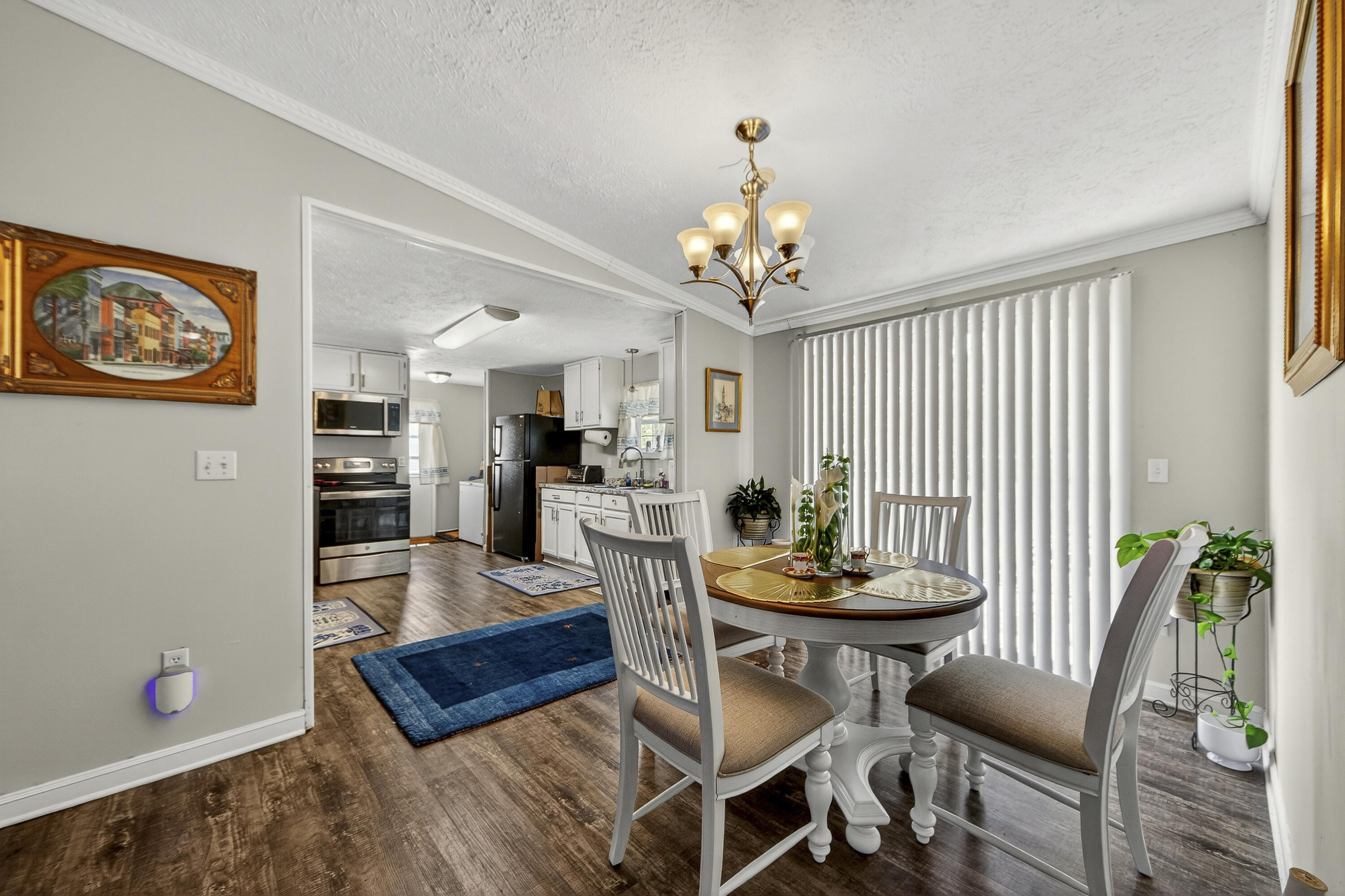 1093 Tobacco Road