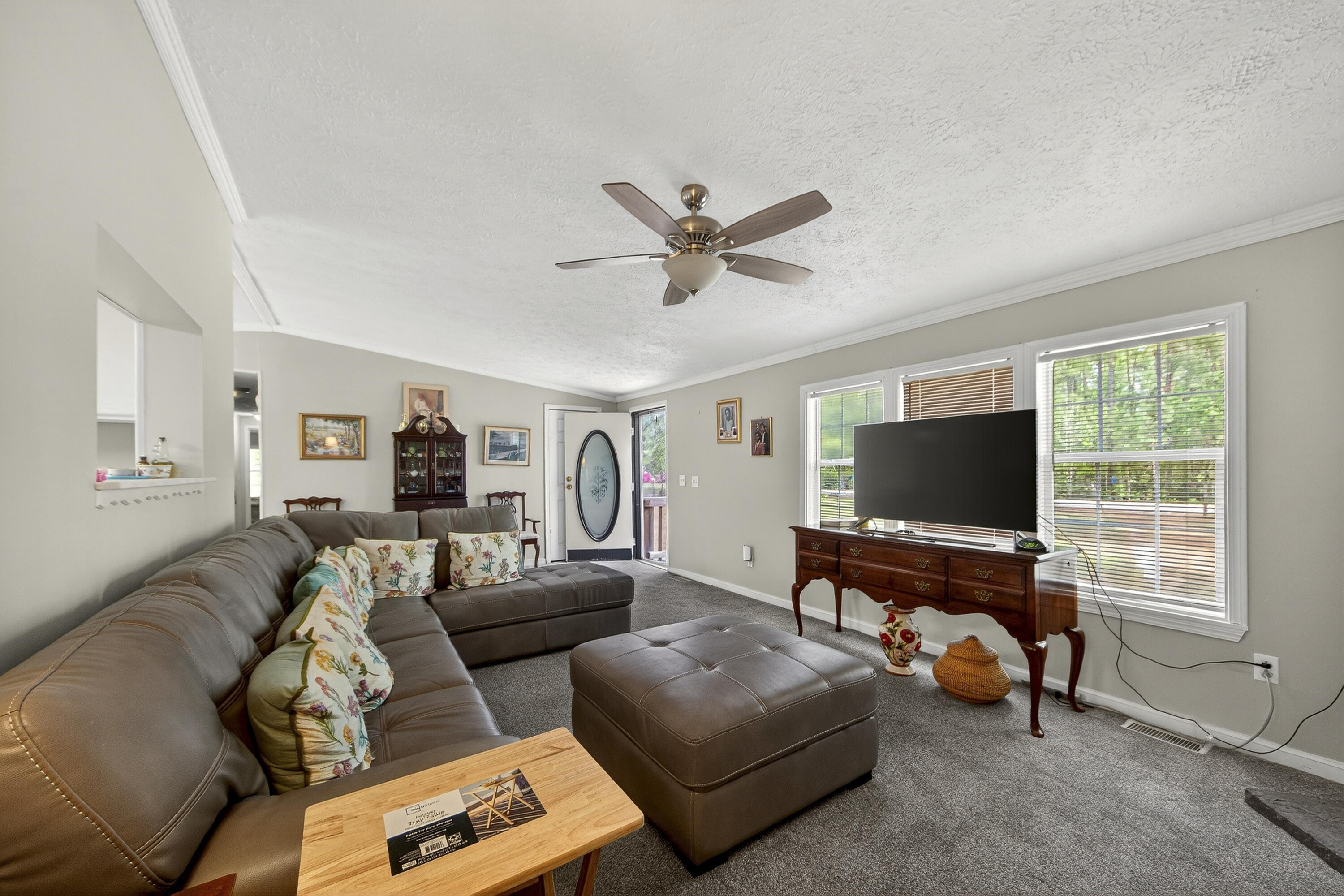 1093 Tobacco Road