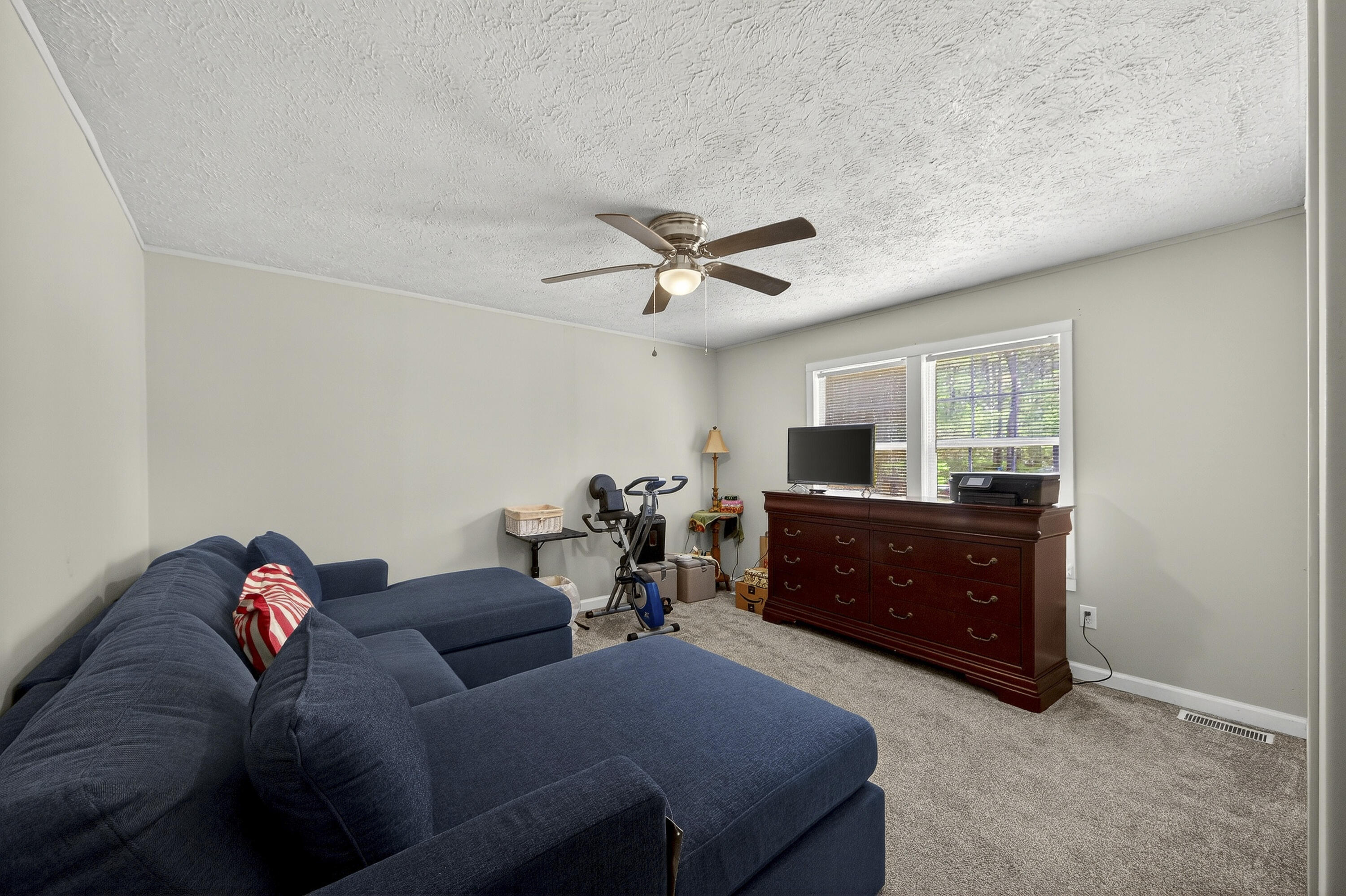 1093 Tobacco Road