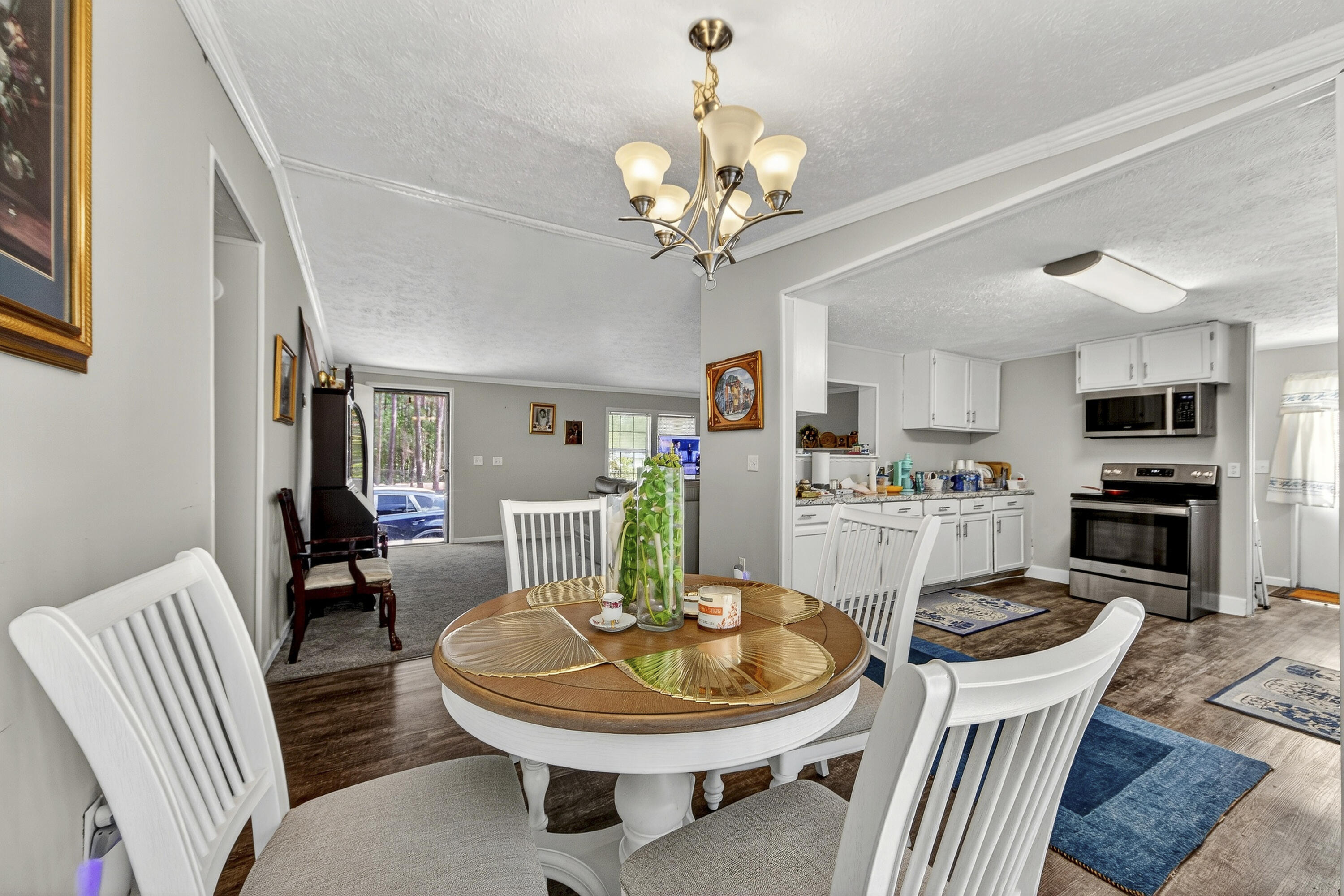 1093 Tobacco Road