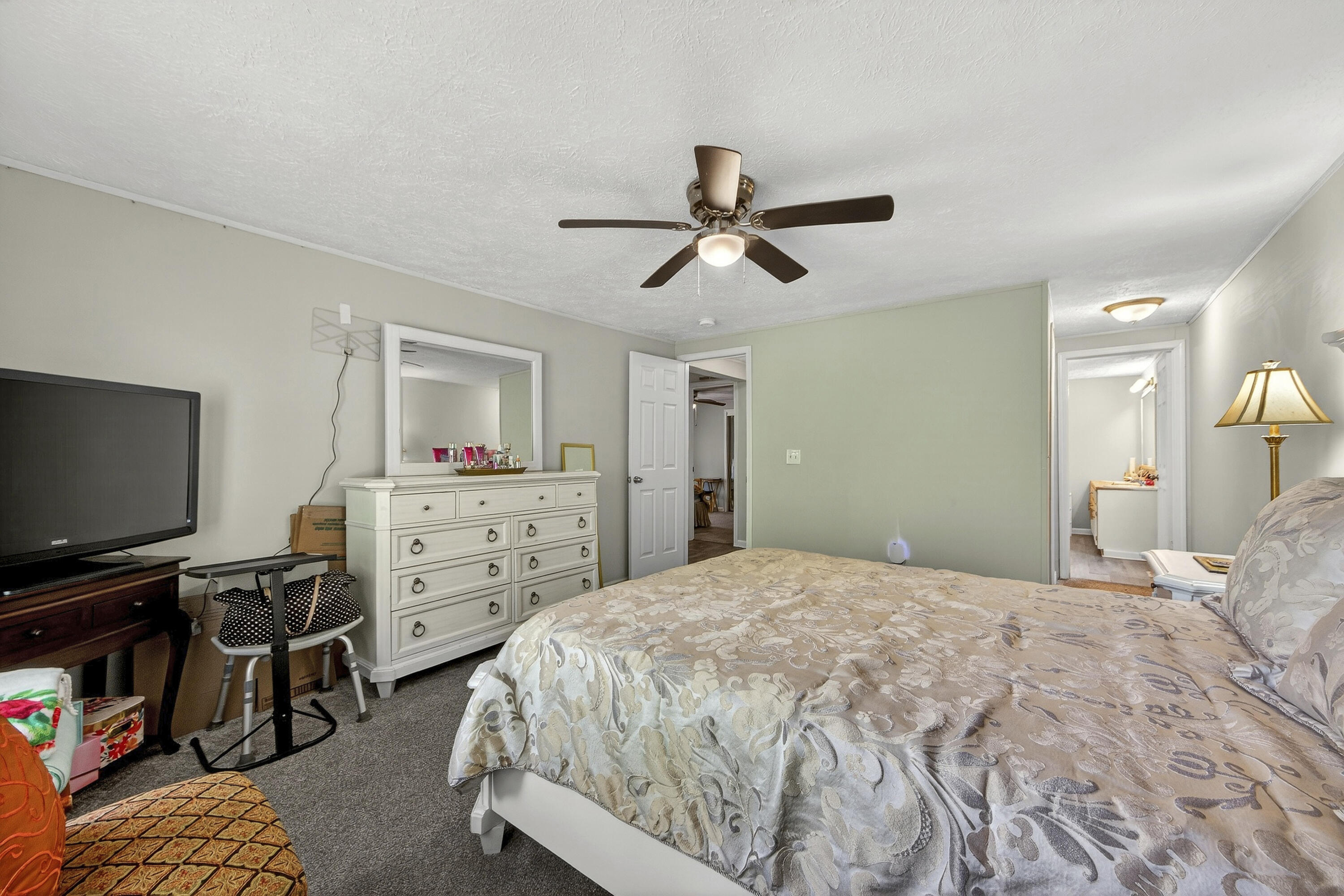 1093 Tobacco Road