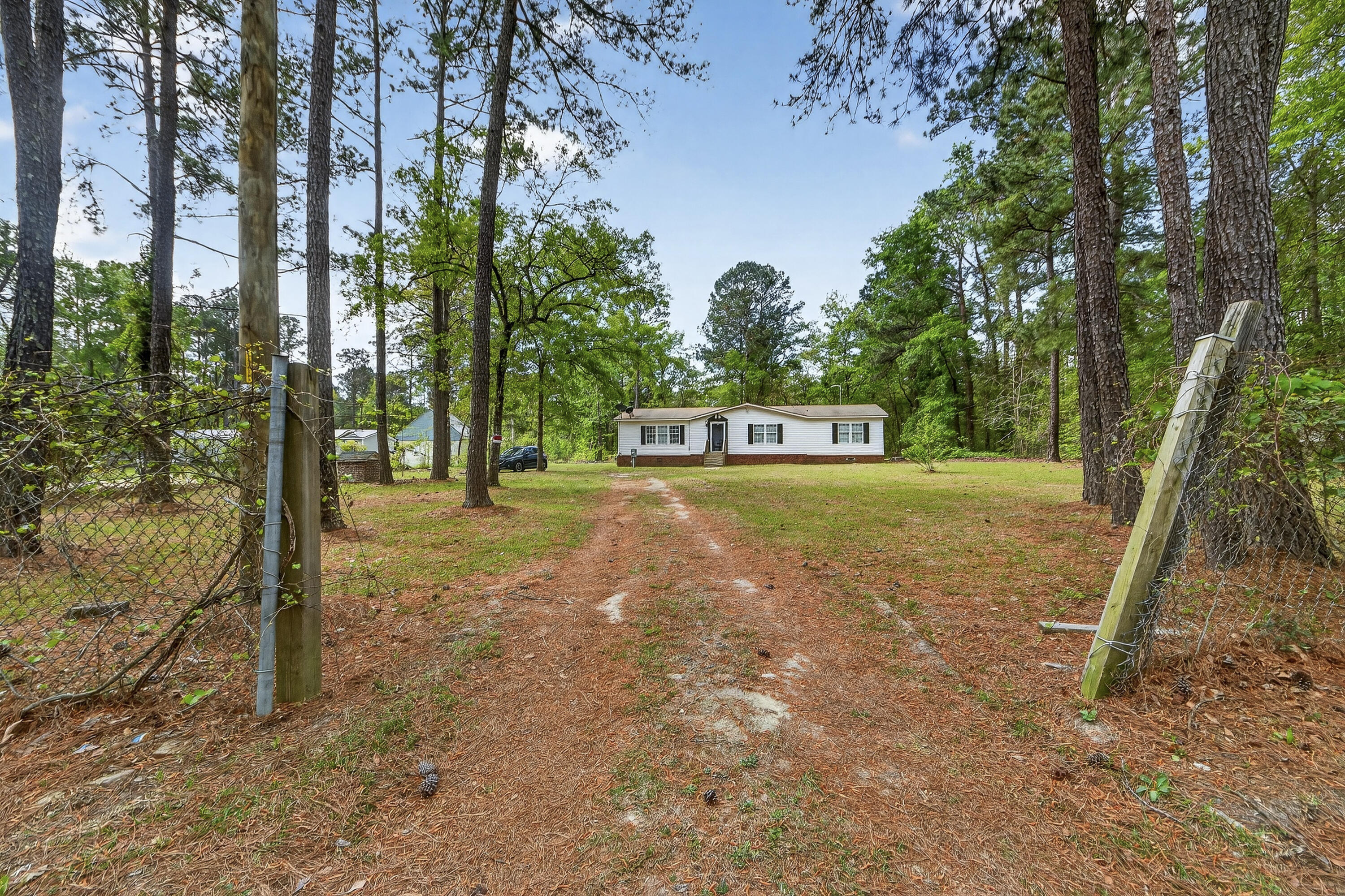 1093 Tobacco Road