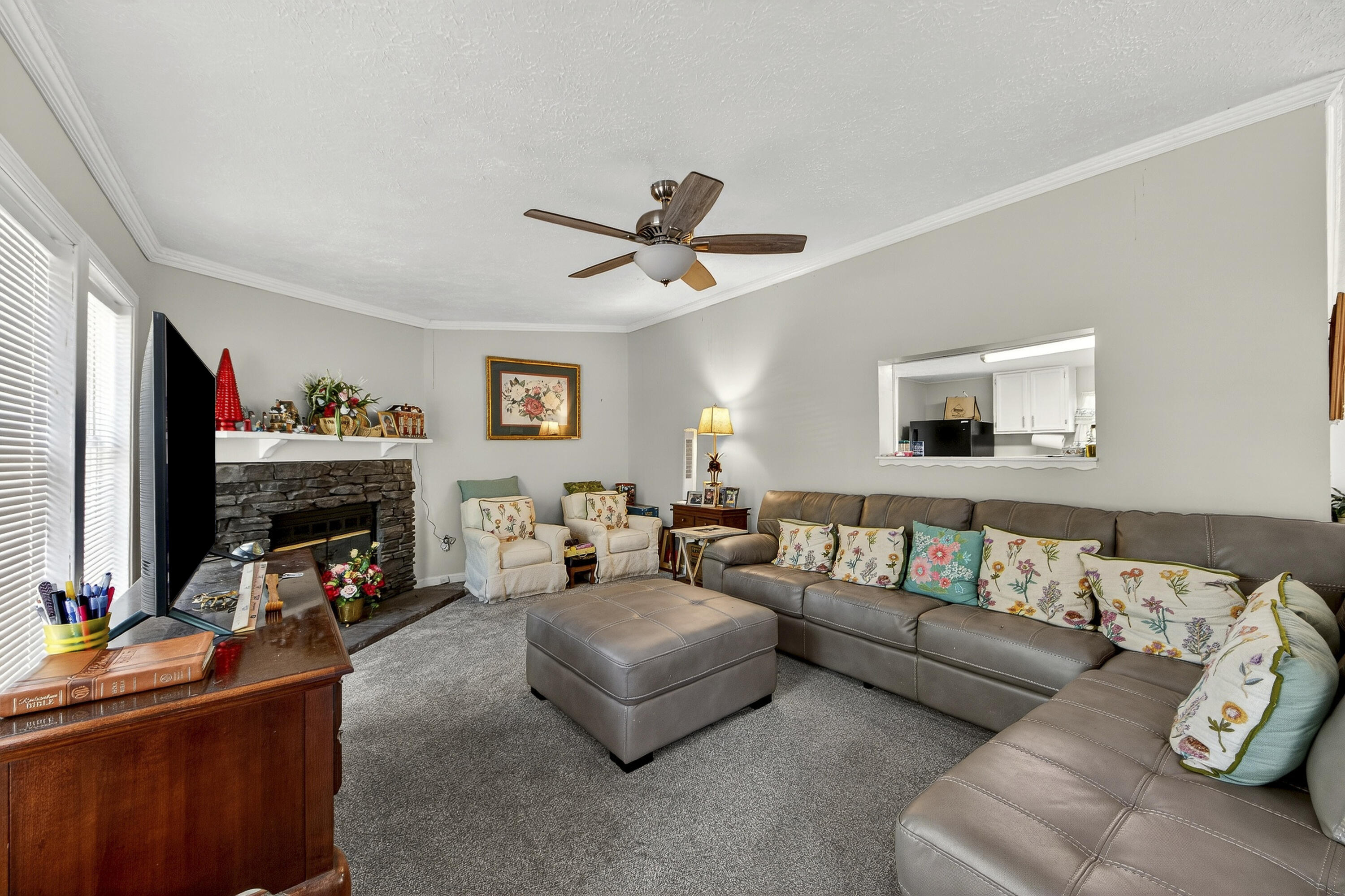 1093 Tobacco Road
