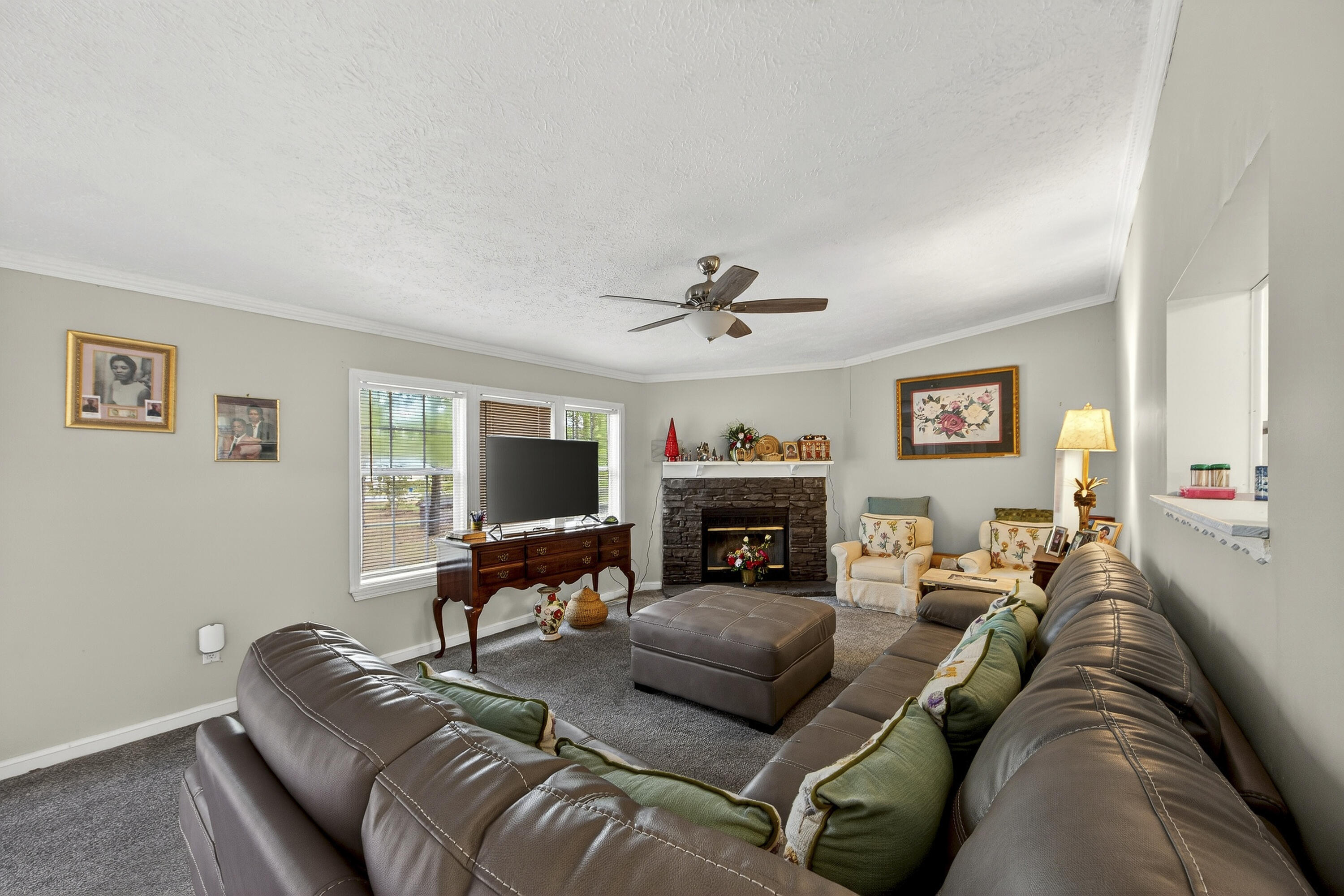 1093 Tobacco Road