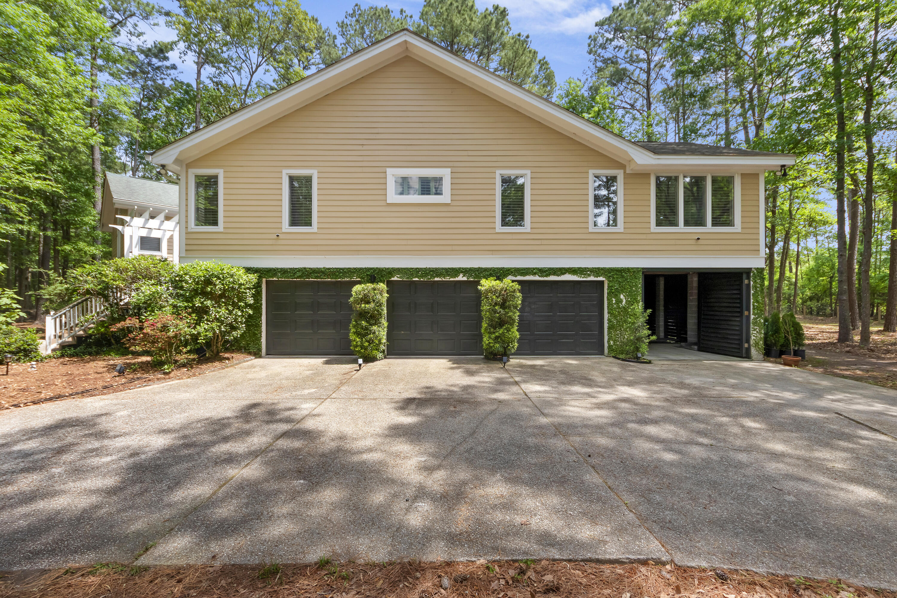2595 Bohicket Drive