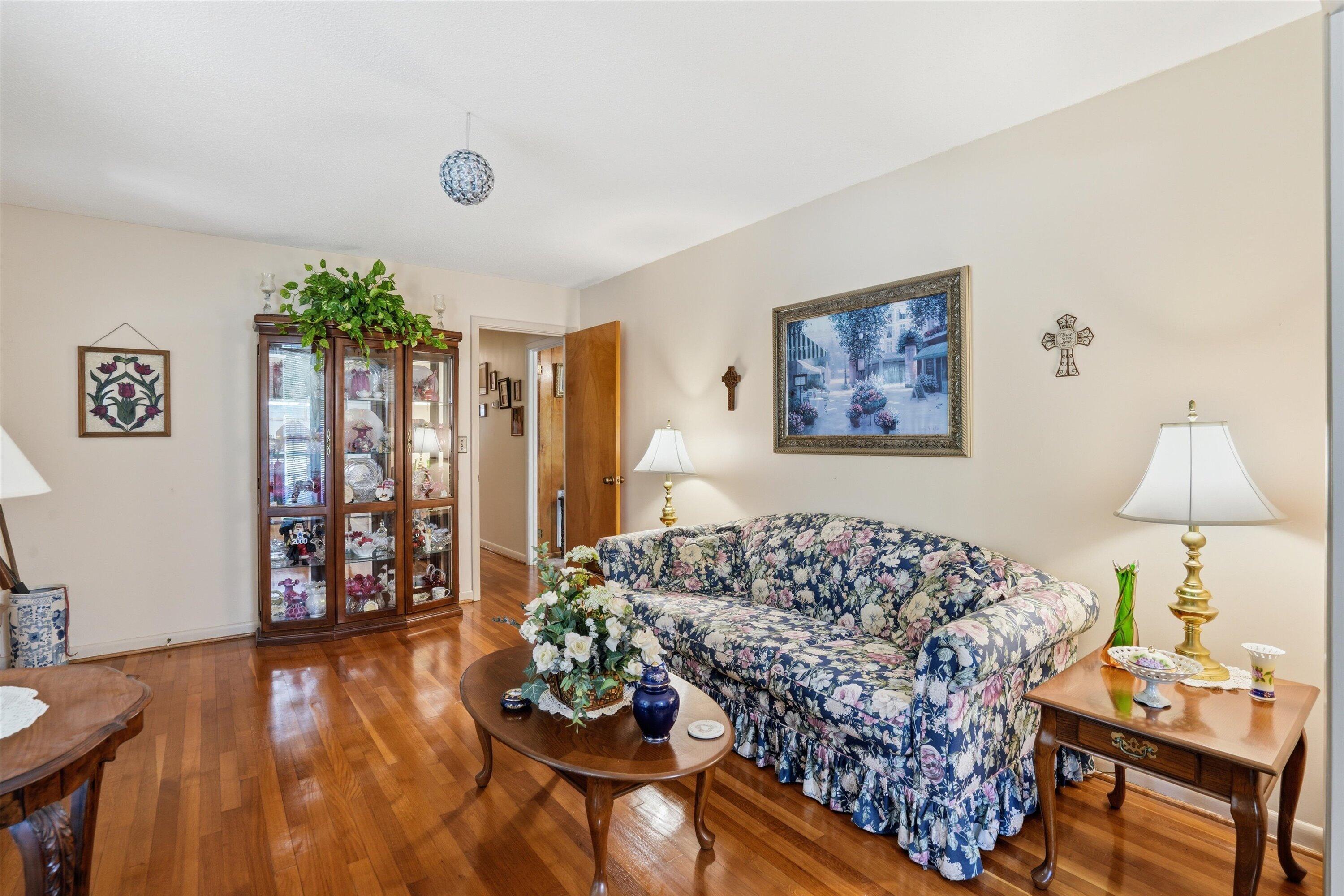 5312 Chantilly Lane
