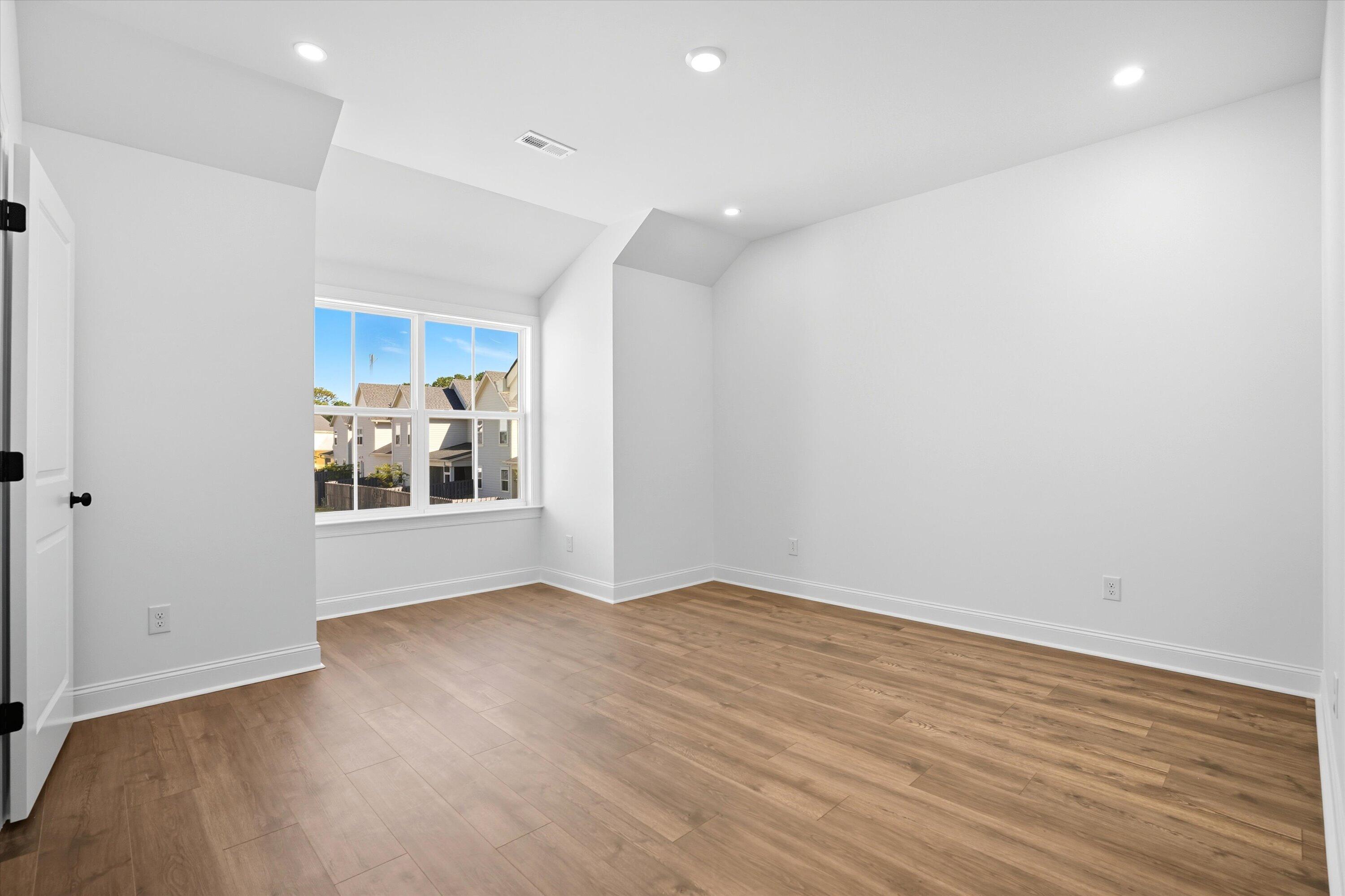 536 Hayes Park Boulevard